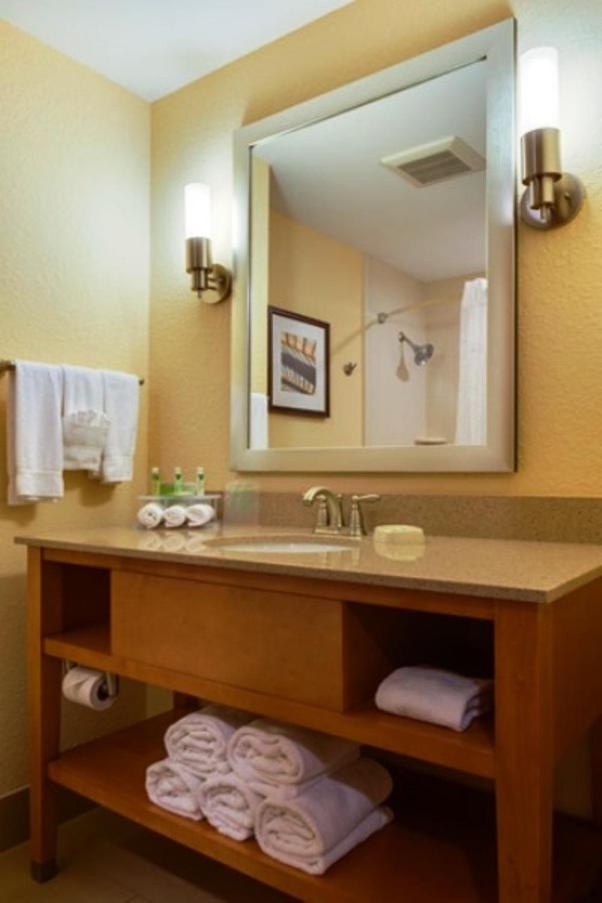 Queen Suite with Two Queen Beds and Sofa Bed - Photo 5