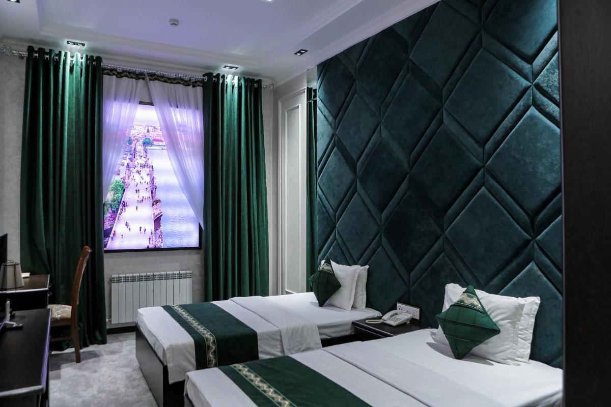 Twin Room with Private Bathroom photo 1