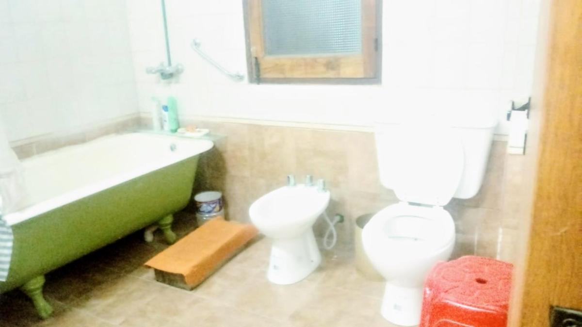 Five-Bedroom House photo 2