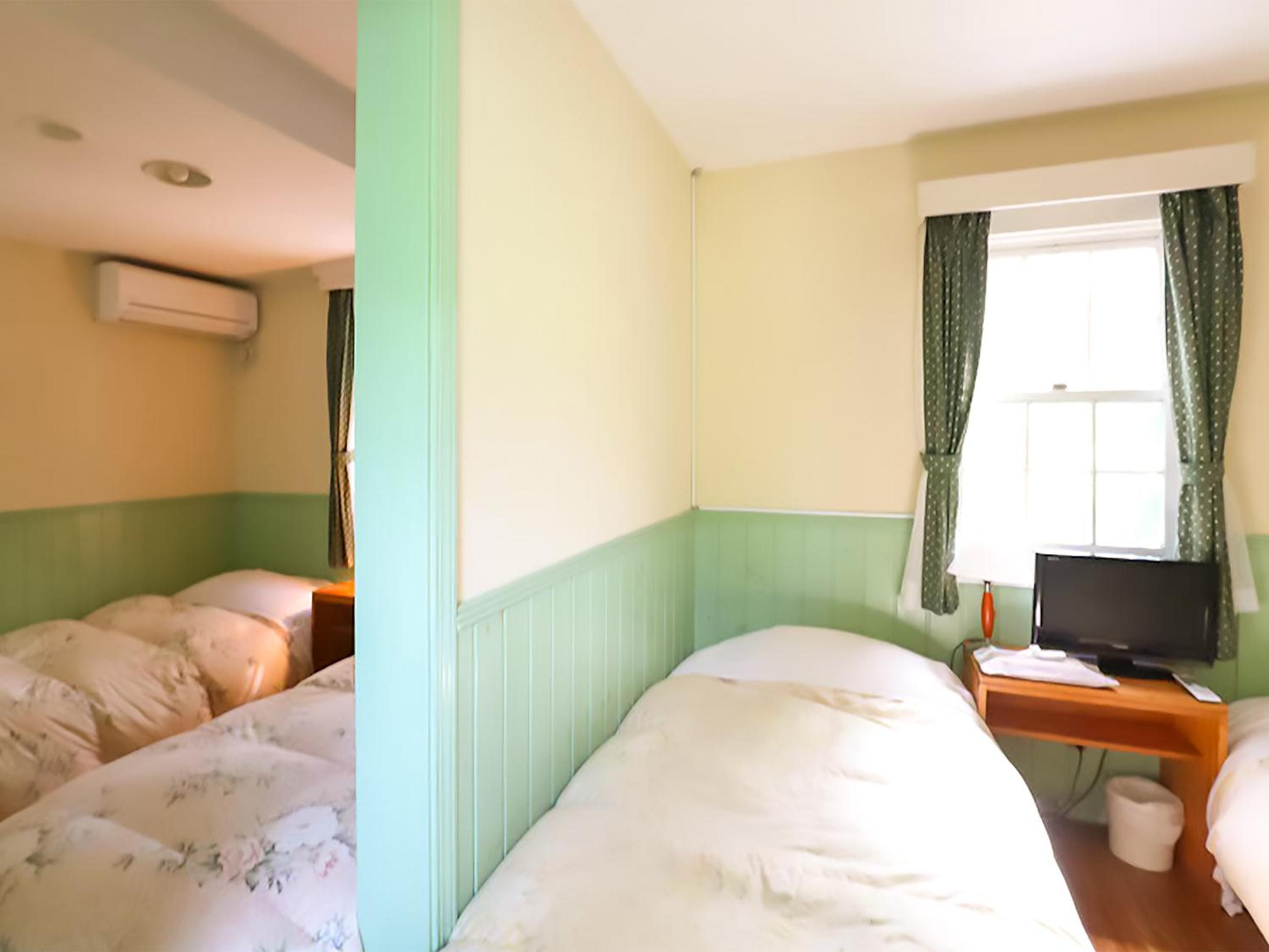 Standard  Room with Shared Bathroom photo 2