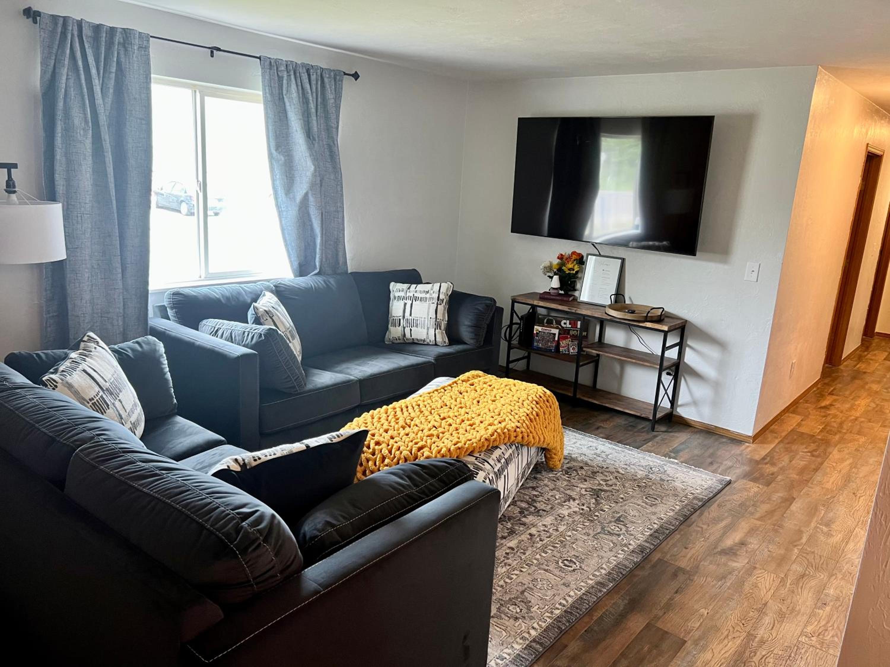 Three-Bedroom Apartment photo 1