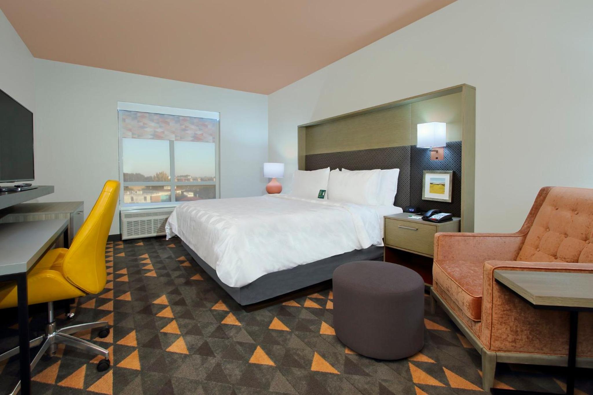 Standard King Room - Photo 7
