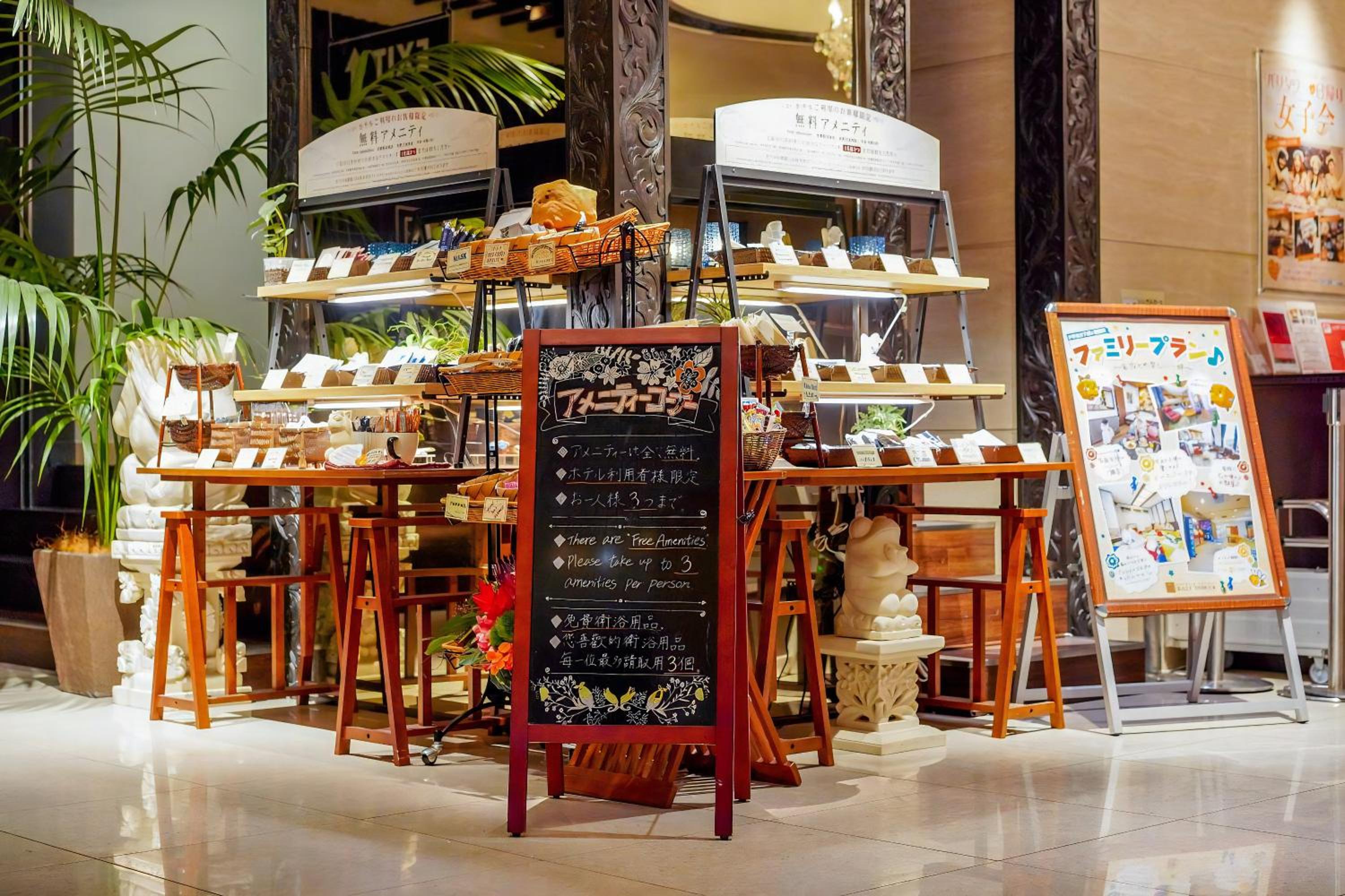 Royal Twin - Non-Smoking - Kitchen Included - Complimentary Club Lounge Access photo 2