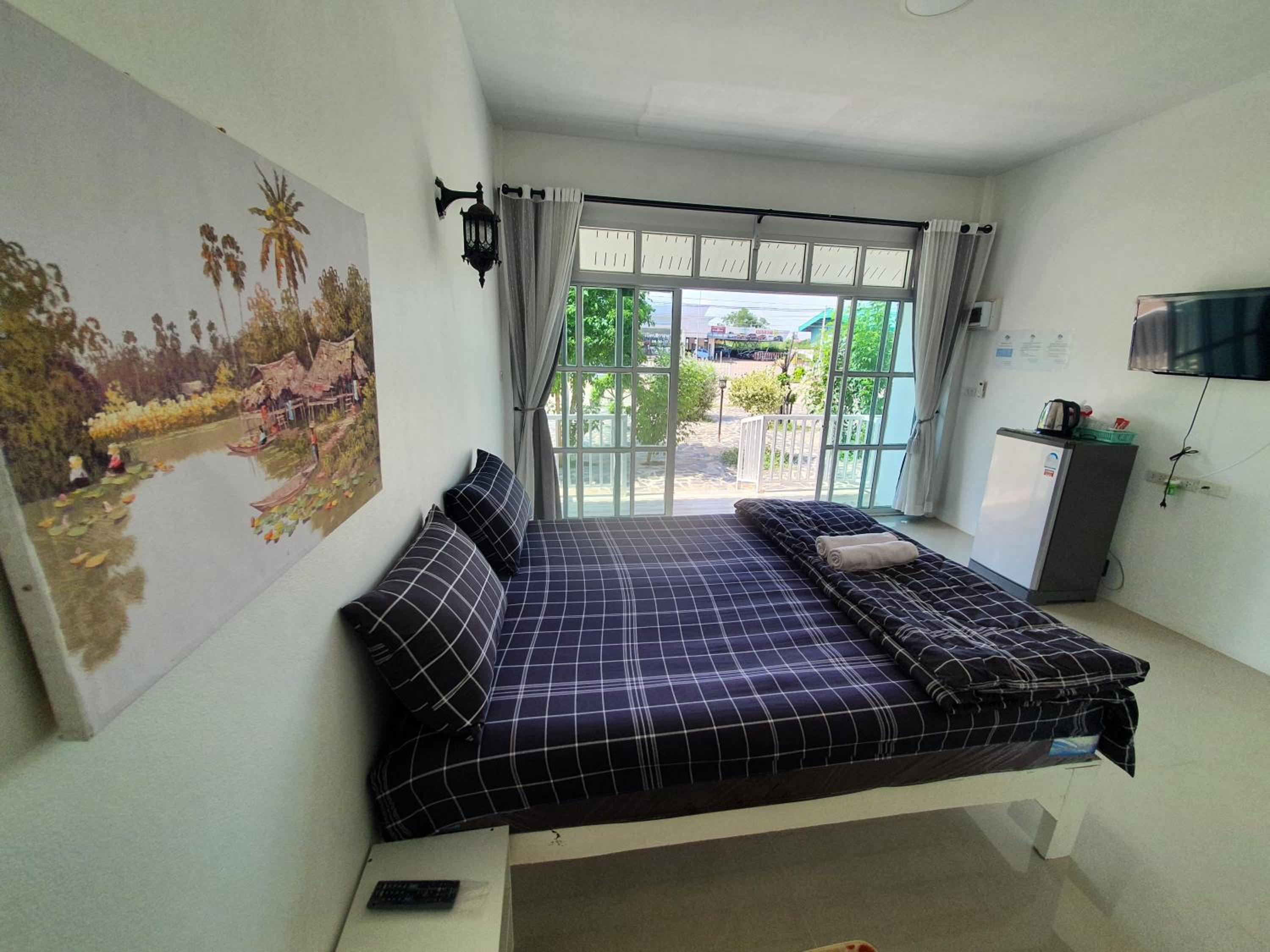 Double Room with Patio - Photo 6
