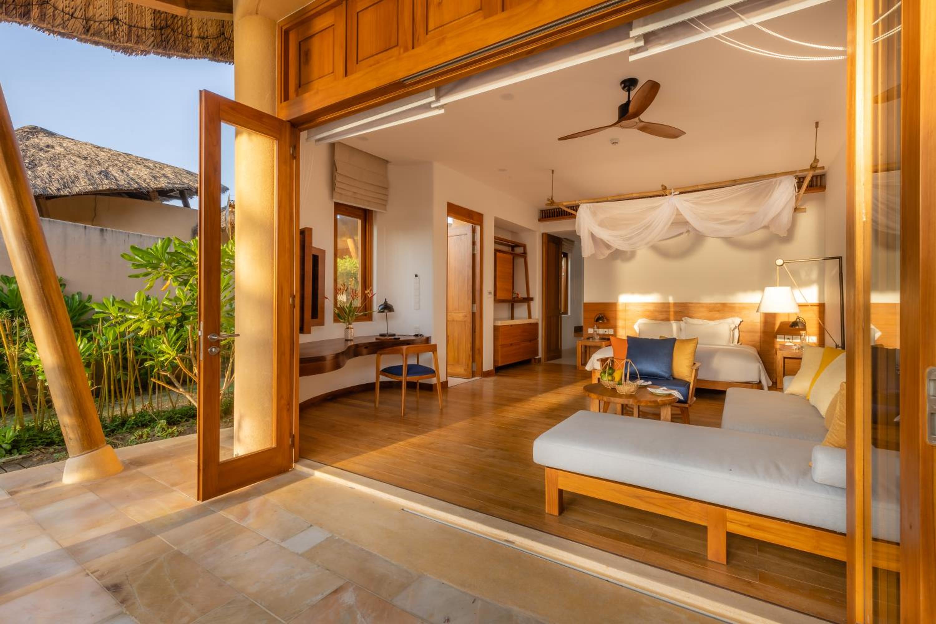 One-Bedroom Pool Villa with King Bed - Photo 2