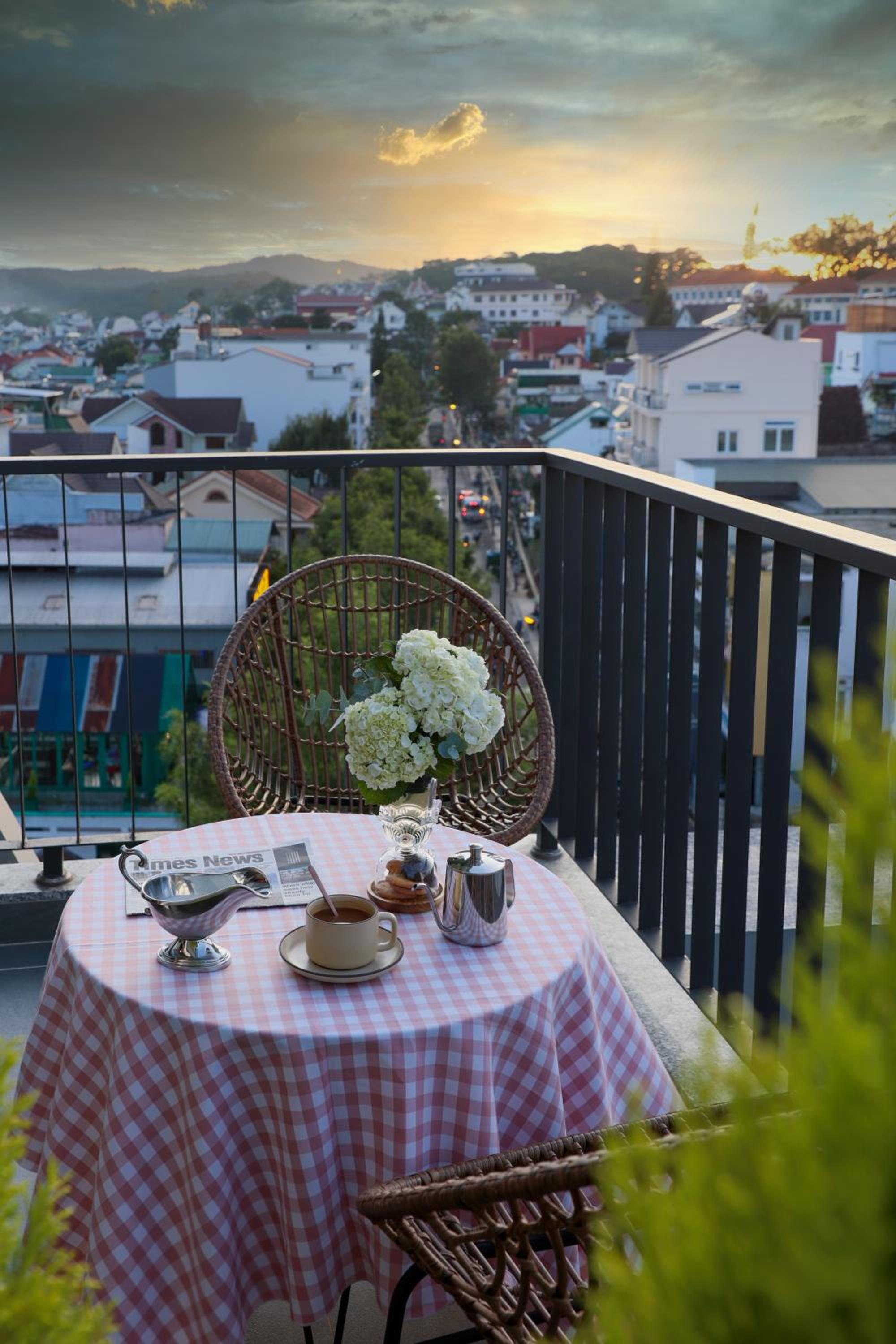 Deluxe Double Room with Balcony - Photo 15