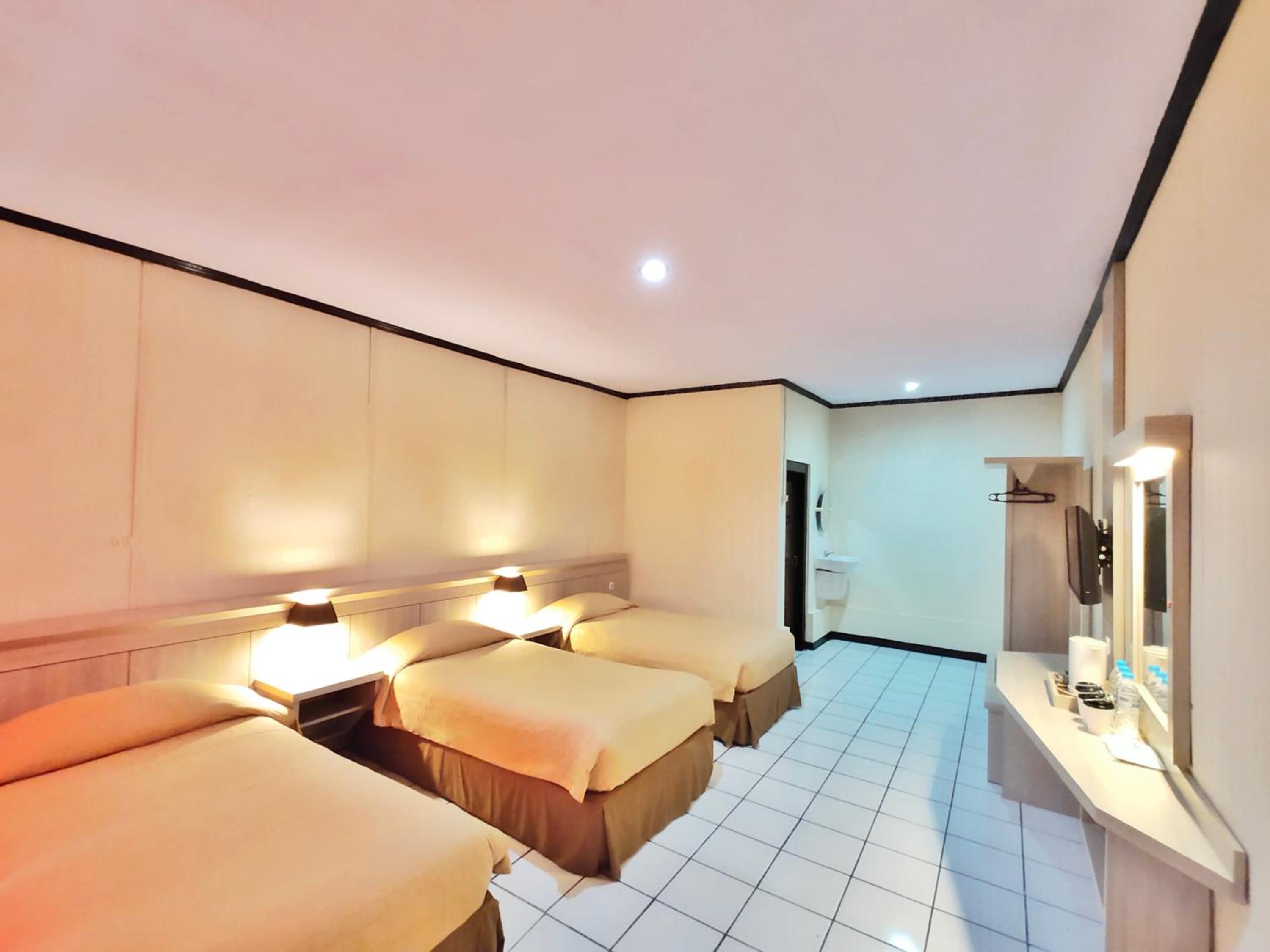 Standard Triple Room - Photo 1