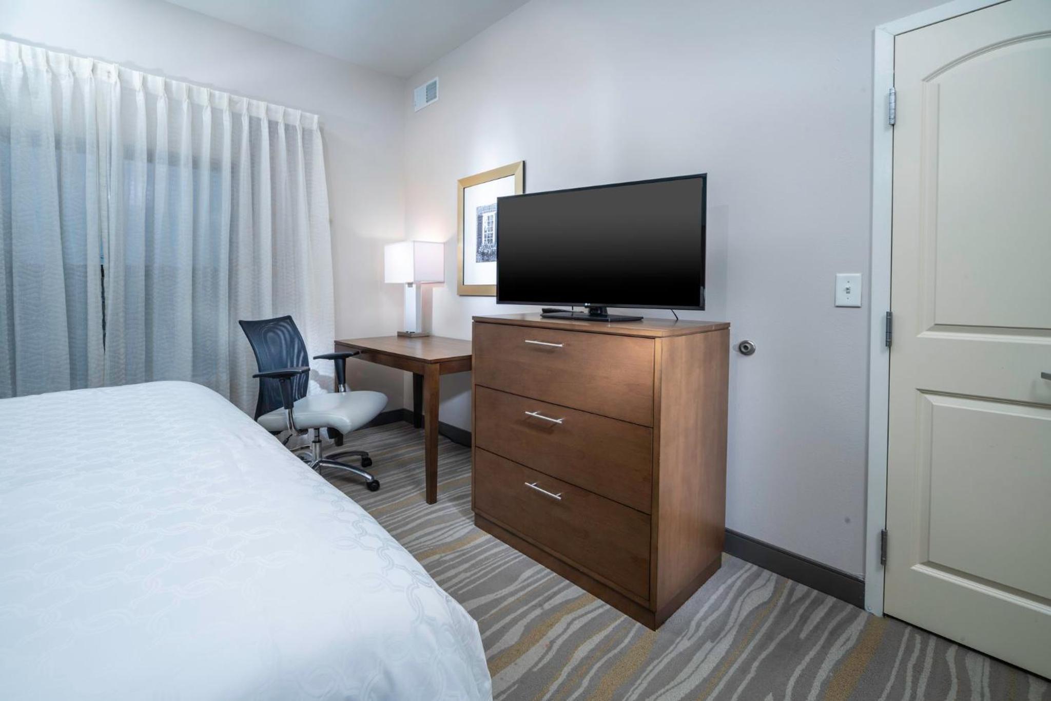 One-Bedroom King Suite with Sofa Bed - Photo 9