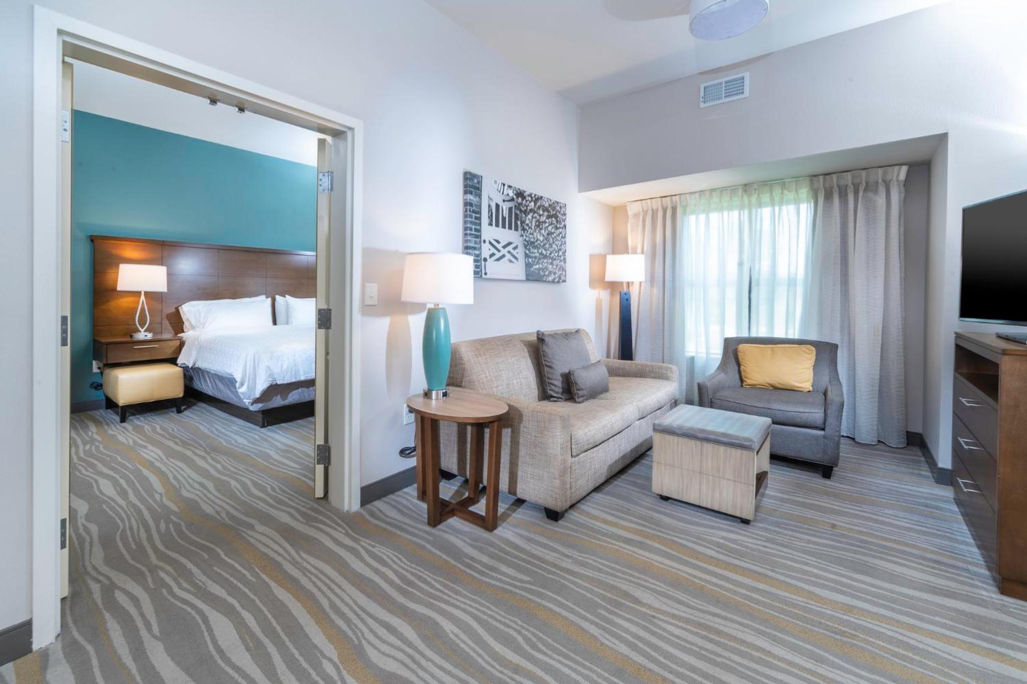 Two Bedroom Suite with One Queen Bed and Two Double Beds - Non-Smoking - Photo 9
