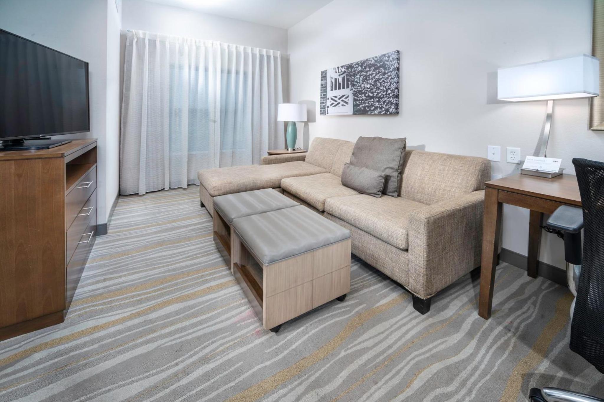 One-Bedroom King Suite with Sofa Bed - Photo 3