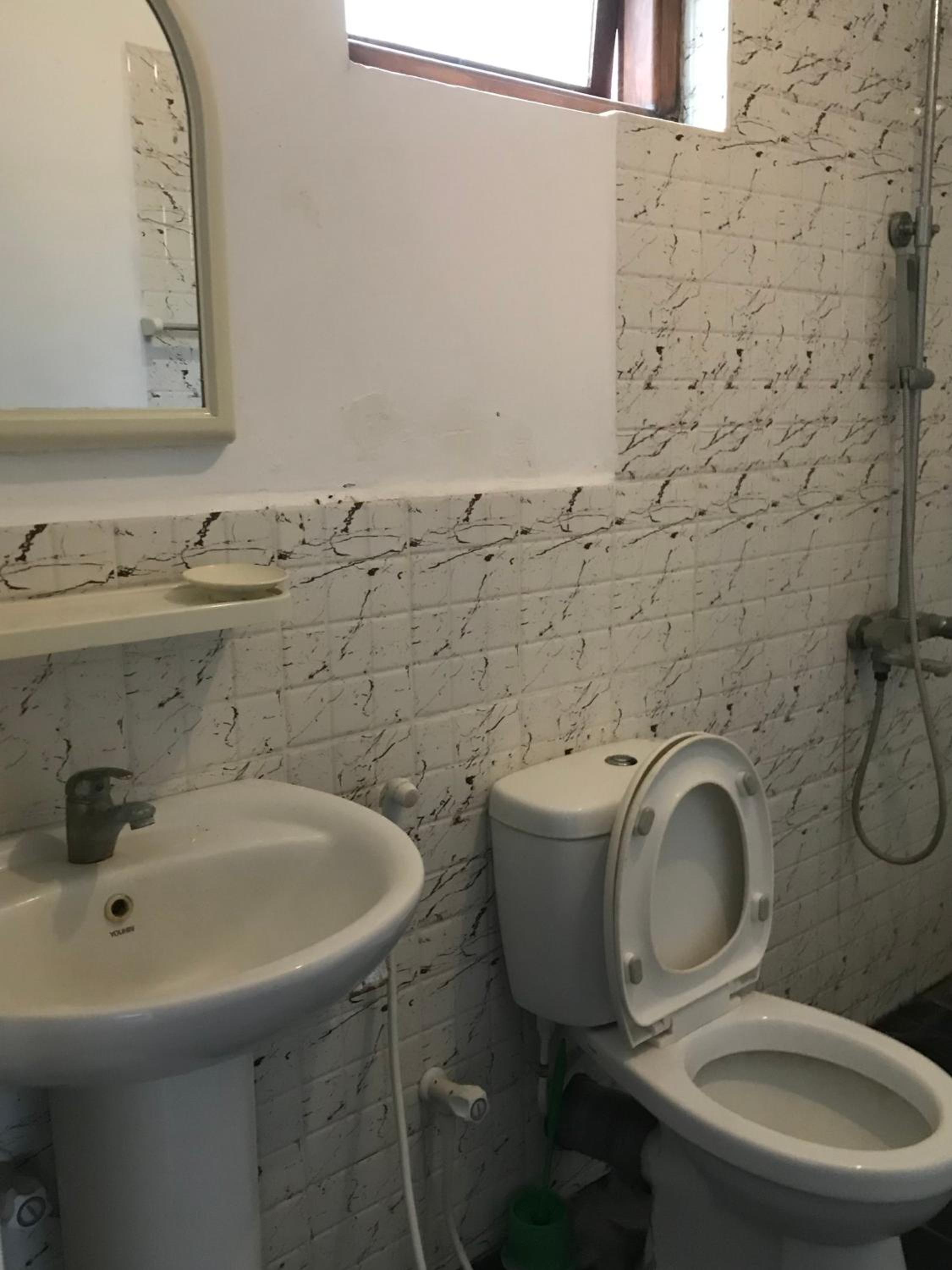 Twin Room With Private Bathroom photo 3