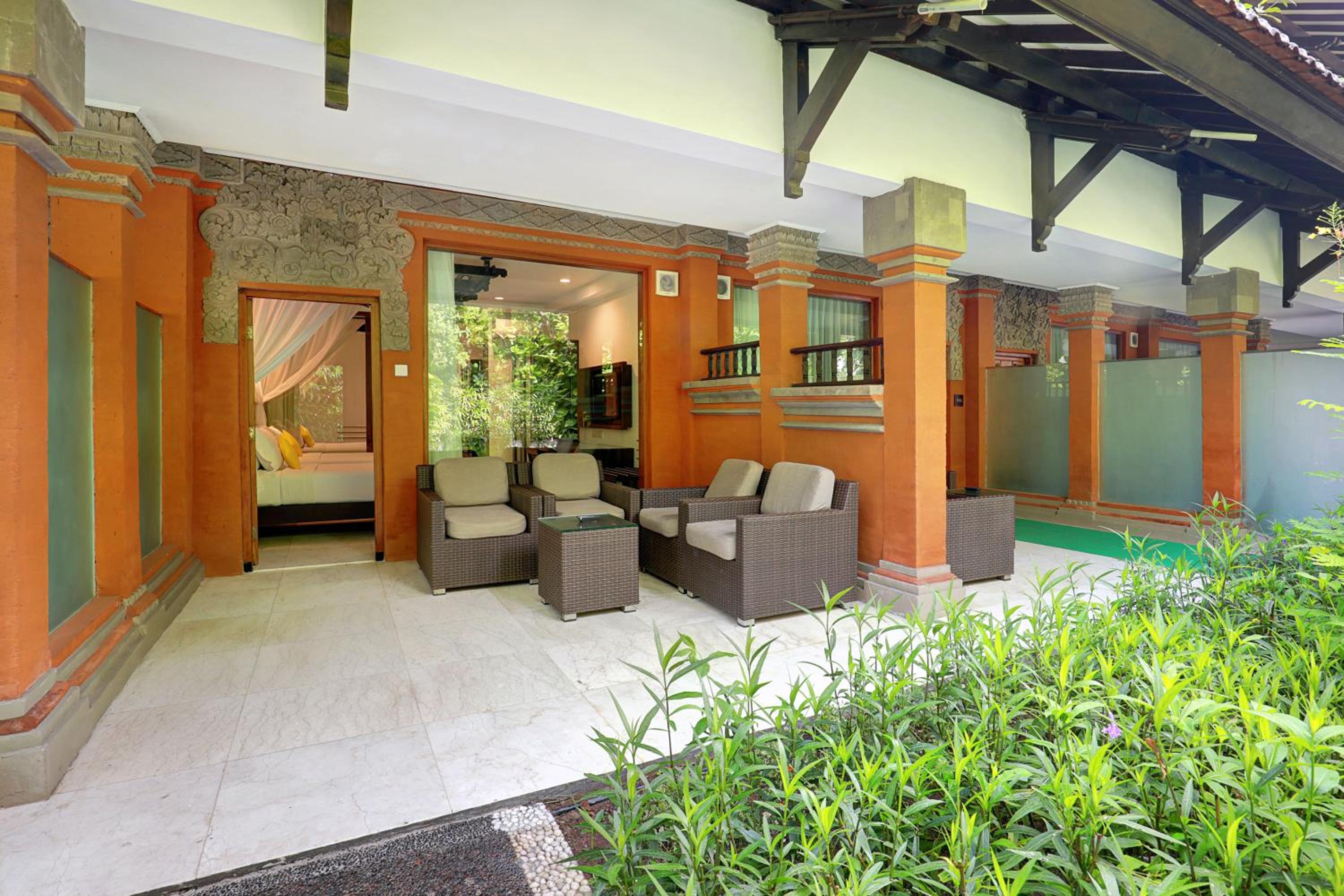 Superior Family Room - Photo 5
