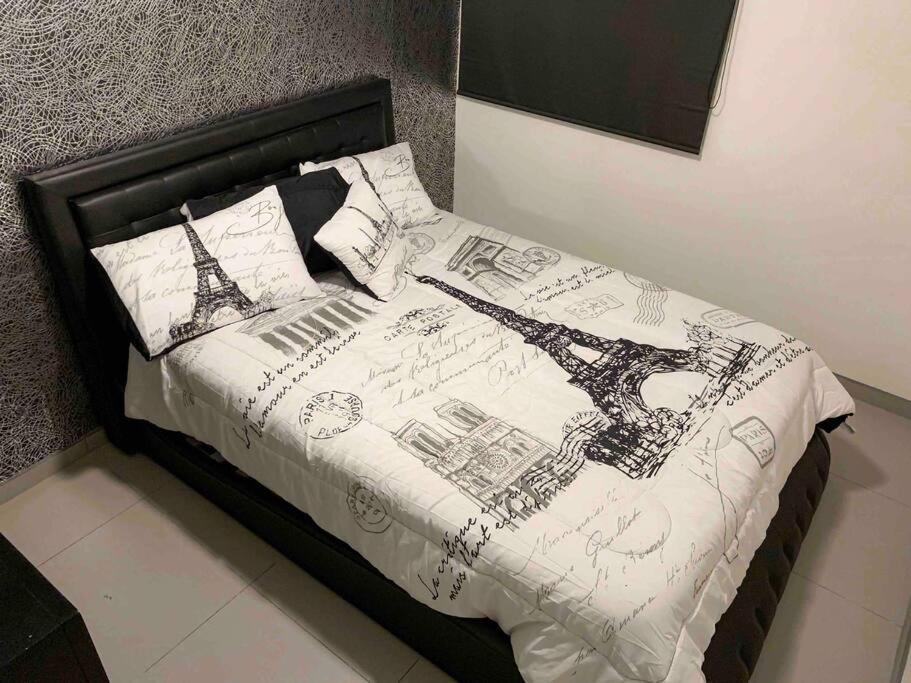 Three-Bedroom House photo 2