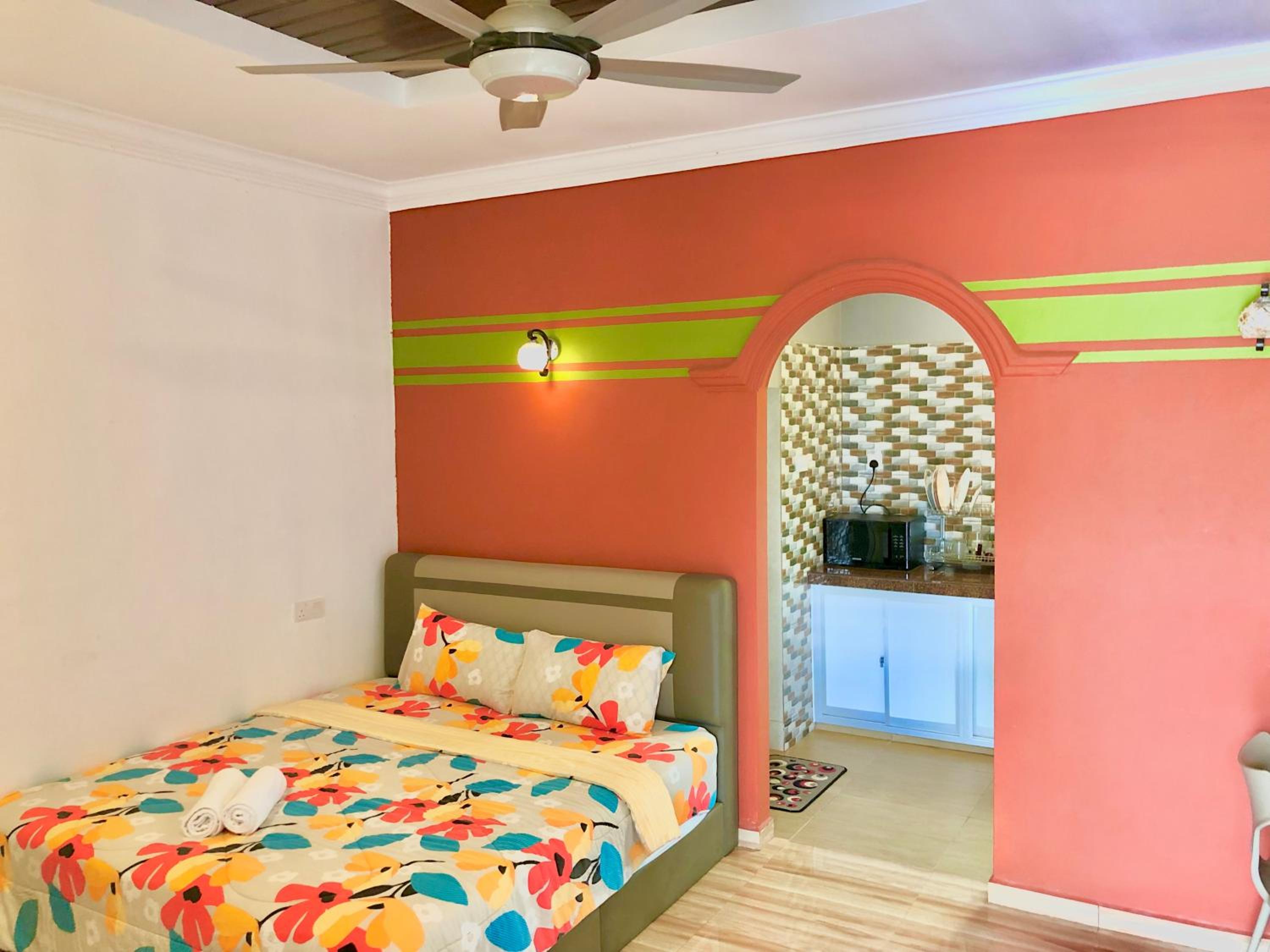 King Room with Pool View - Photo 5