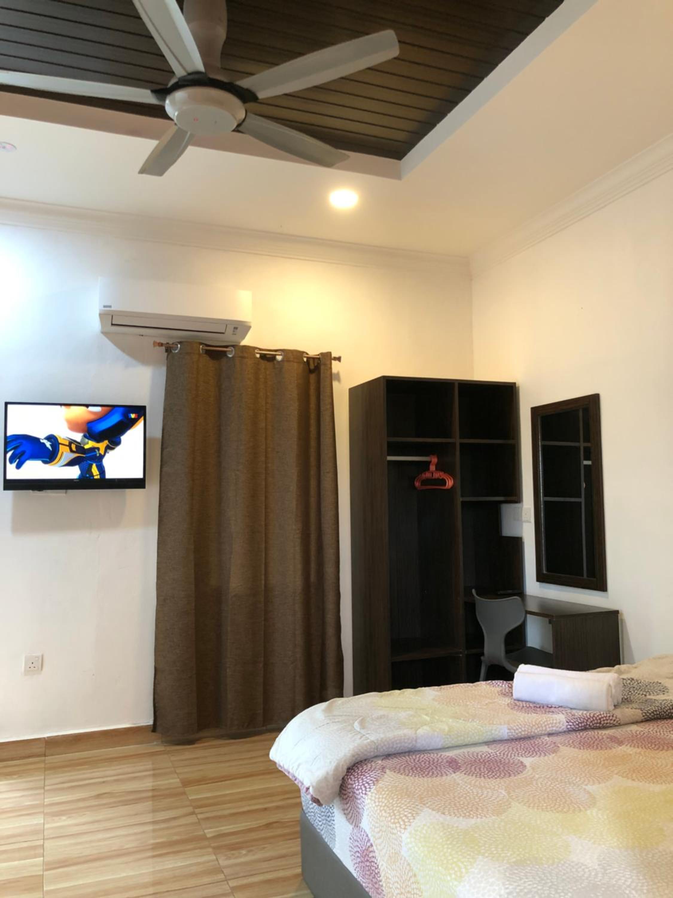King Room with Pool View - Photo 6