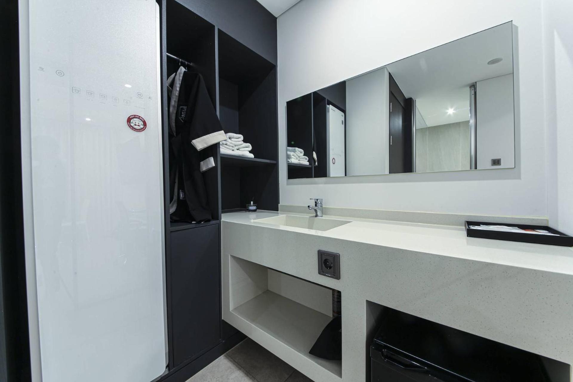 Premier Double Room - Photo 10