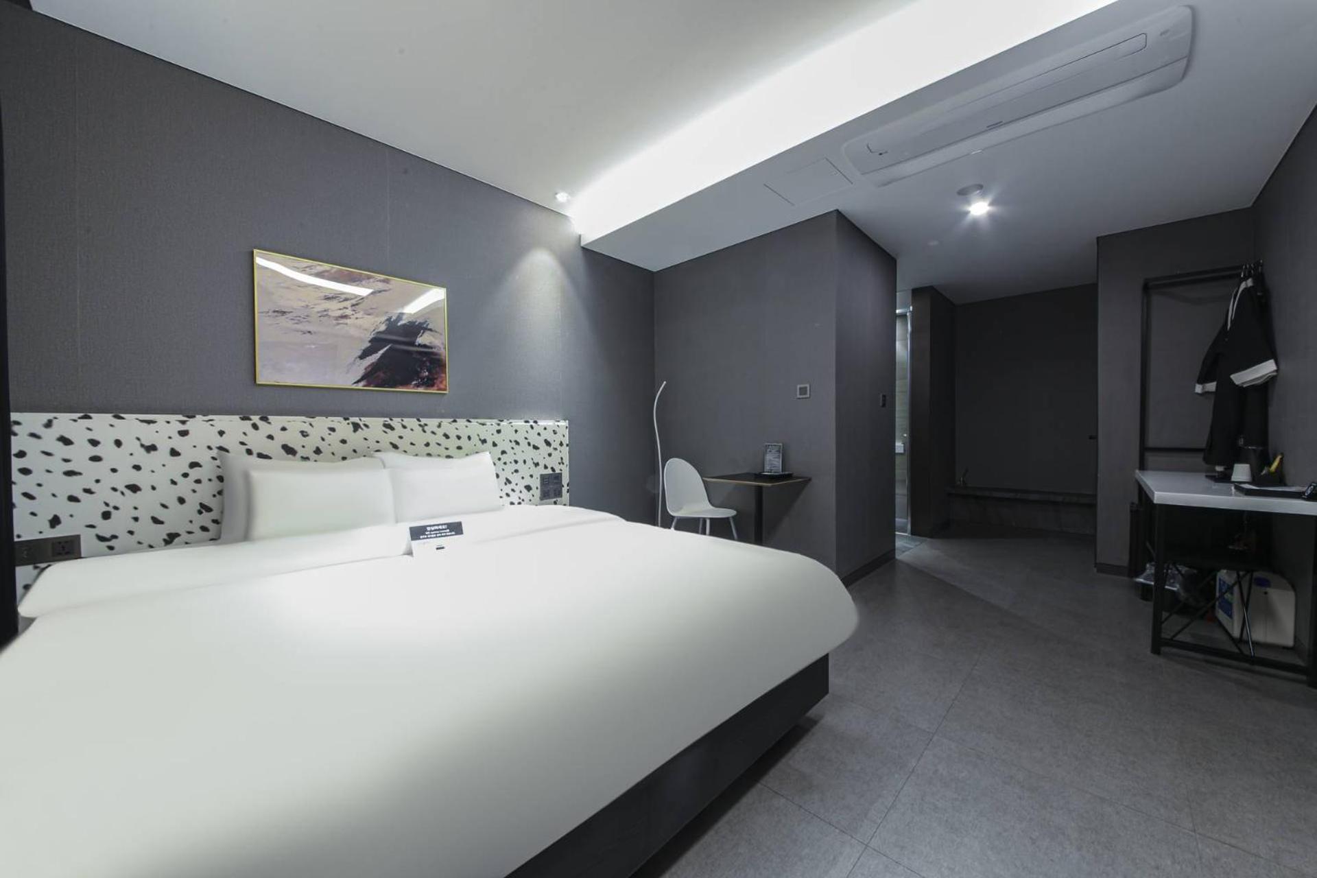 Standard Double Room - Photo 2
