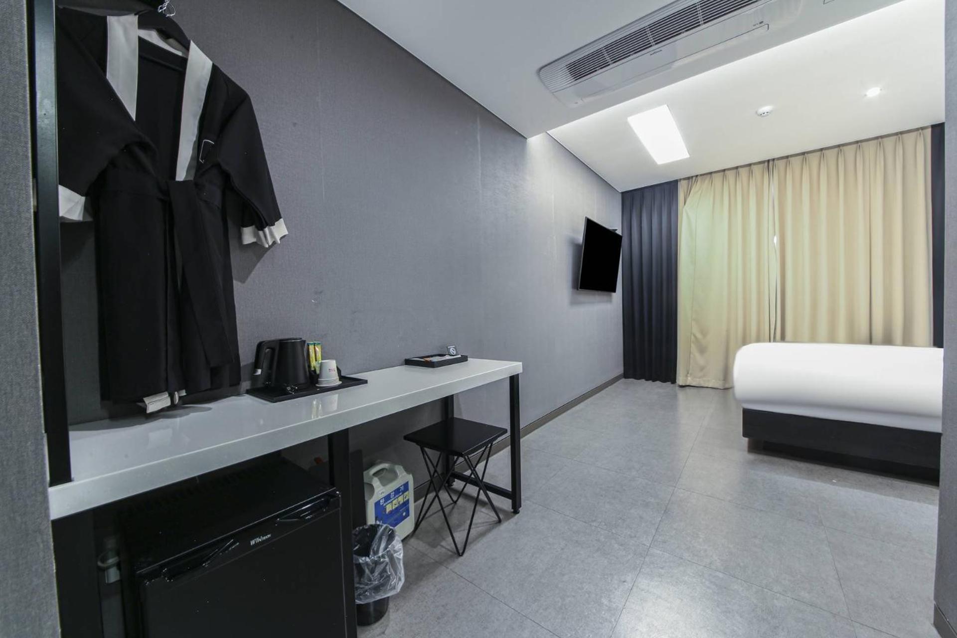Standard Double Room - Photo 4