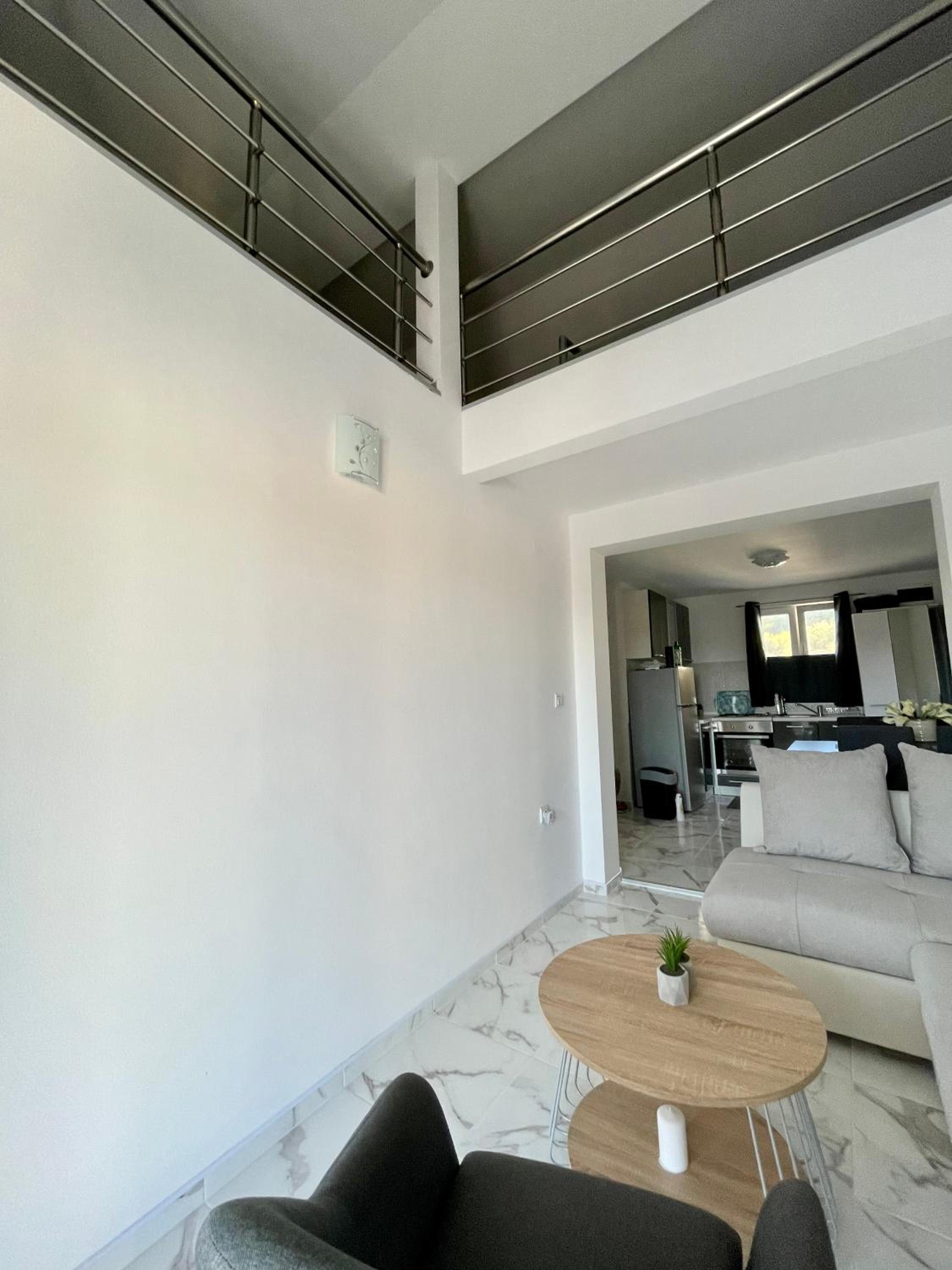 Apartment with Balcony photo 3