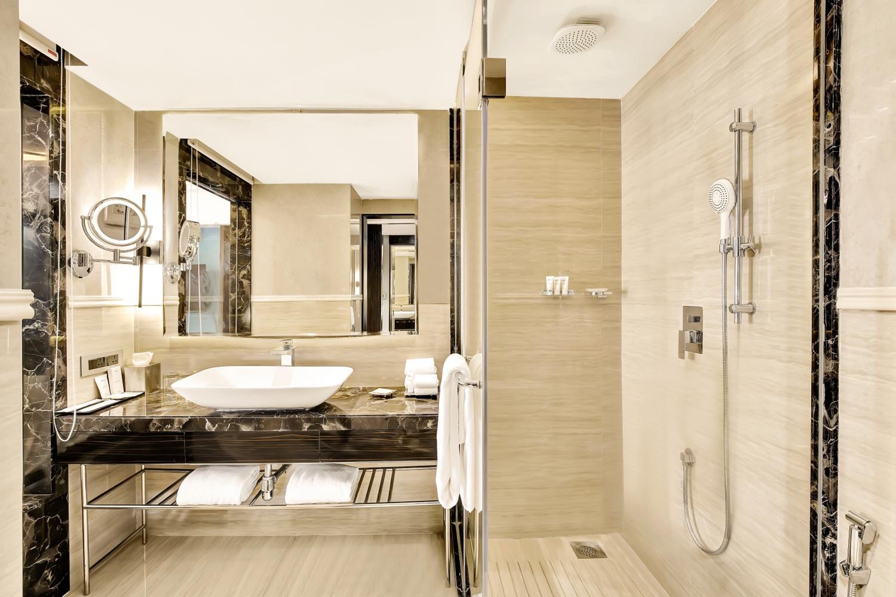 Superior Room - Welcome pint of beer on arrival + Buy 1 get 1 (IMFL) + 15% off on Food & Beverages  - Photo 2