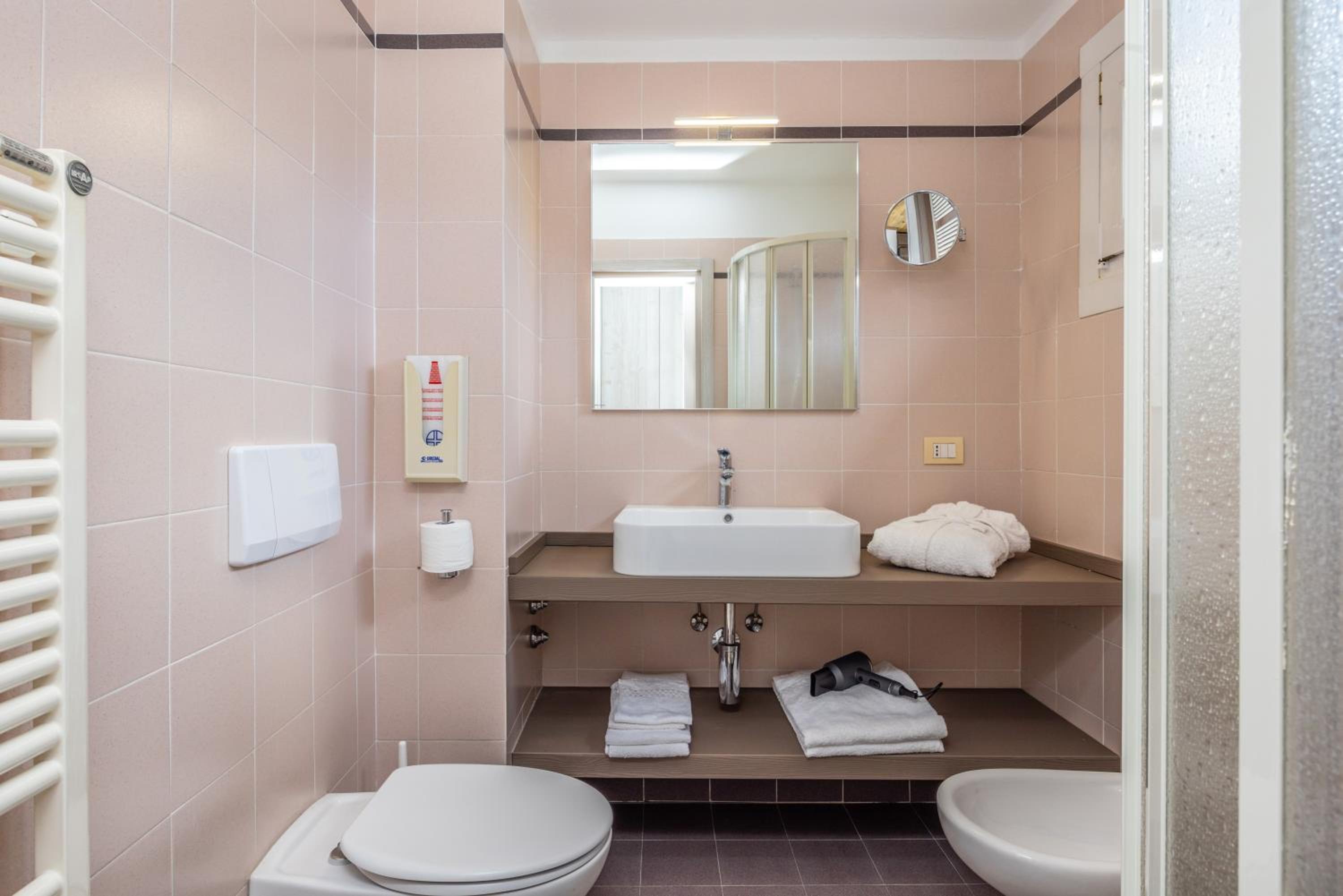 Deluxe Triple Room photo 2