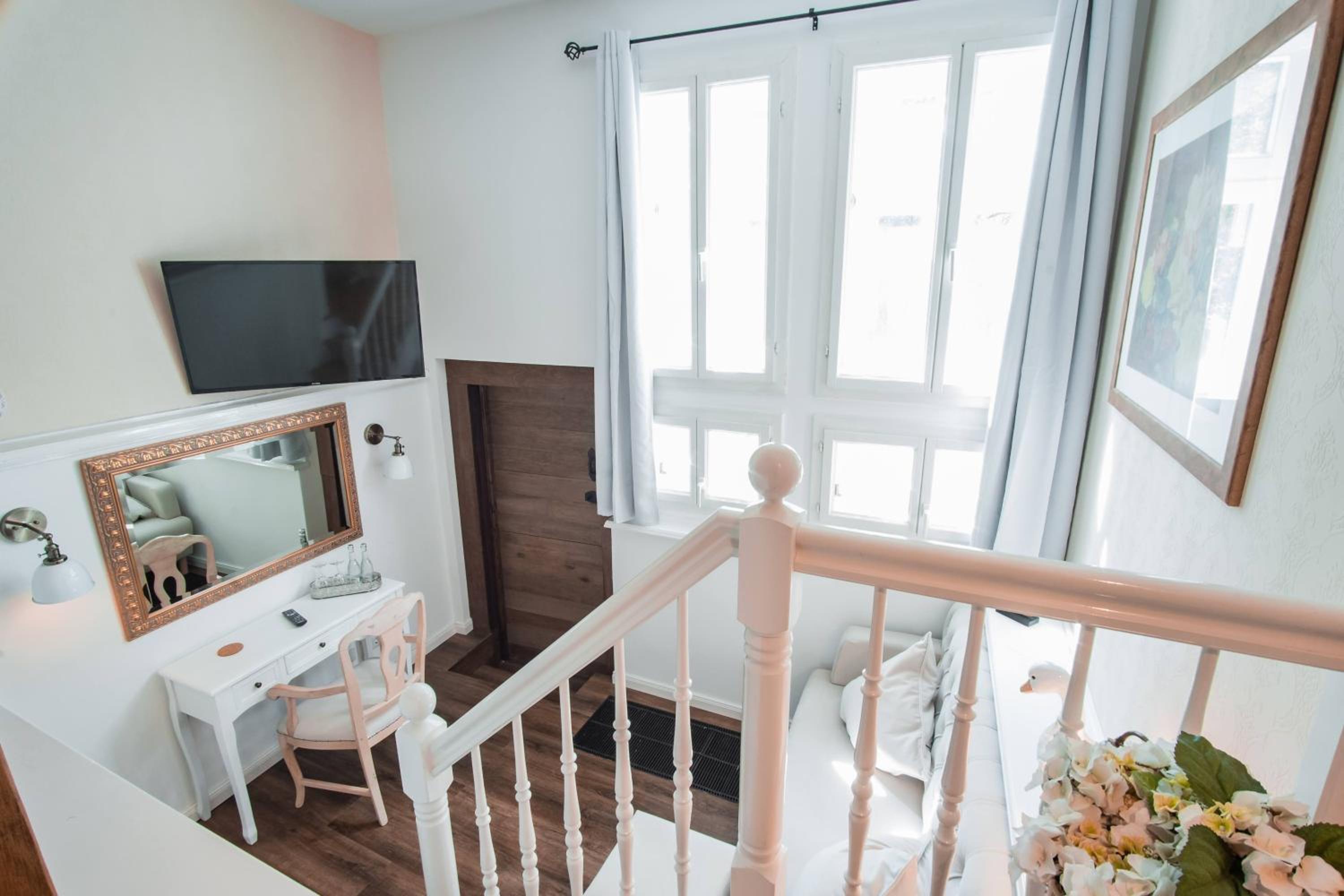 Duplex Suite - Photo 5