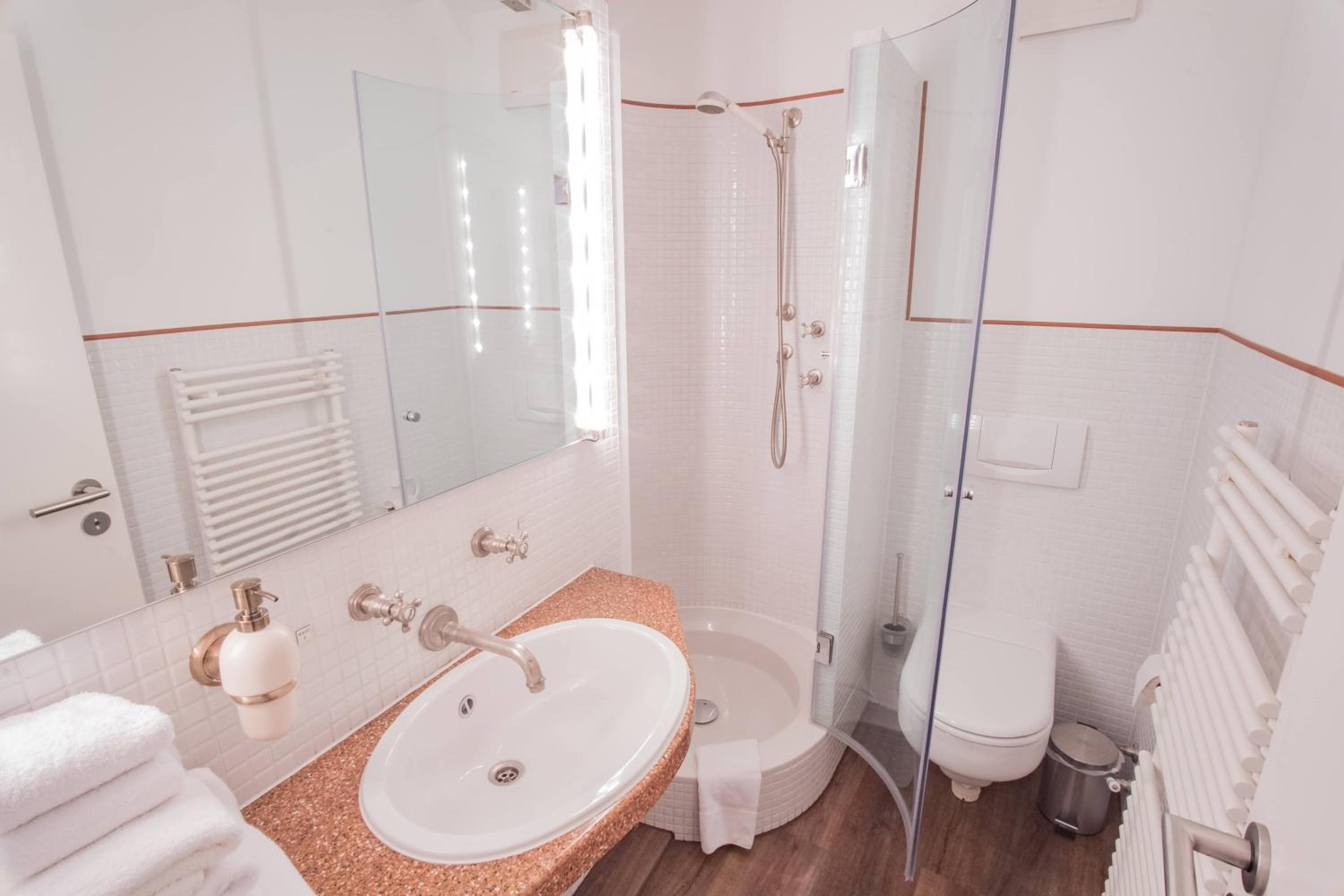 Duplex Suite - Photo 8