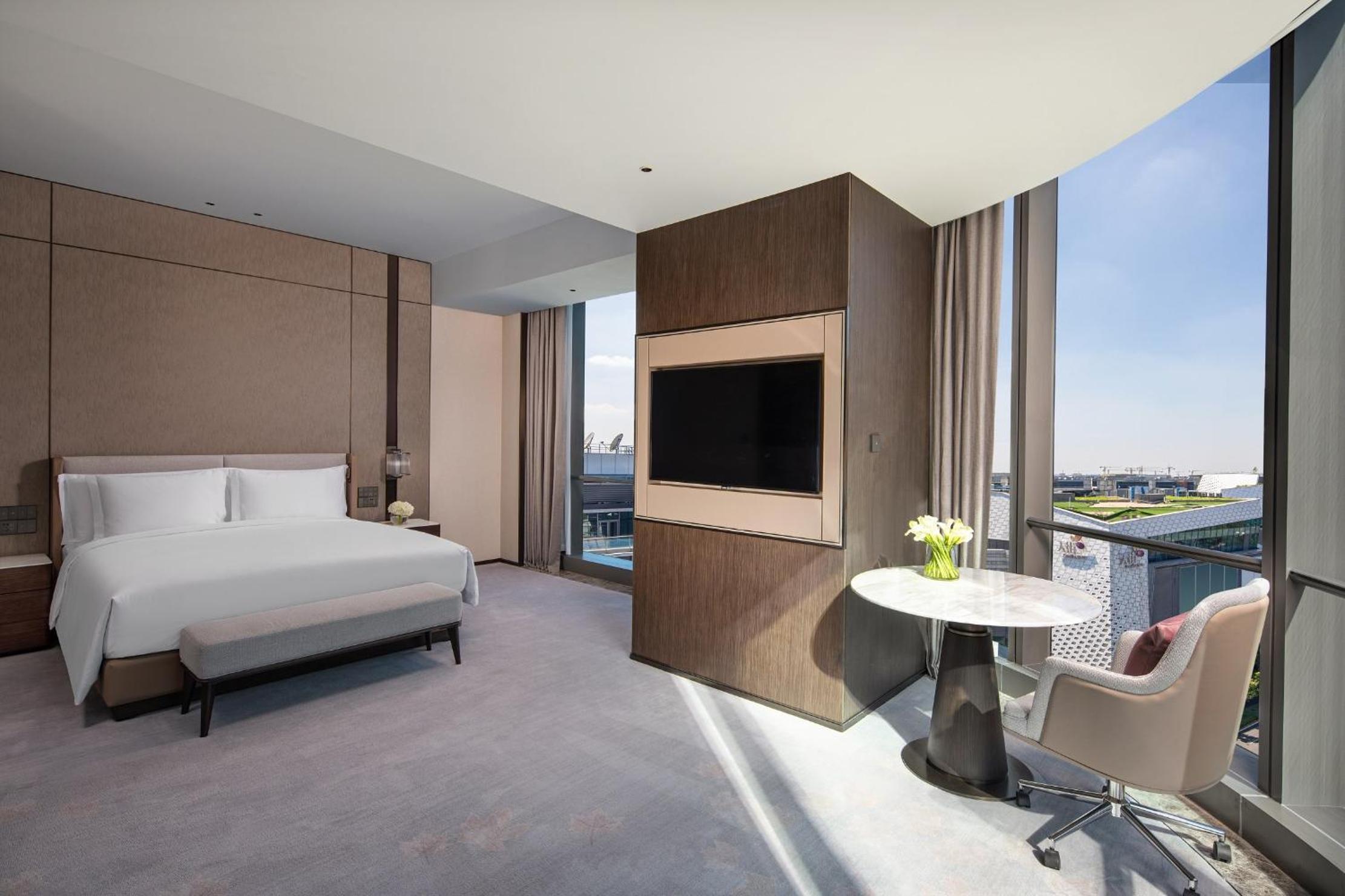 Premium King Room with City View