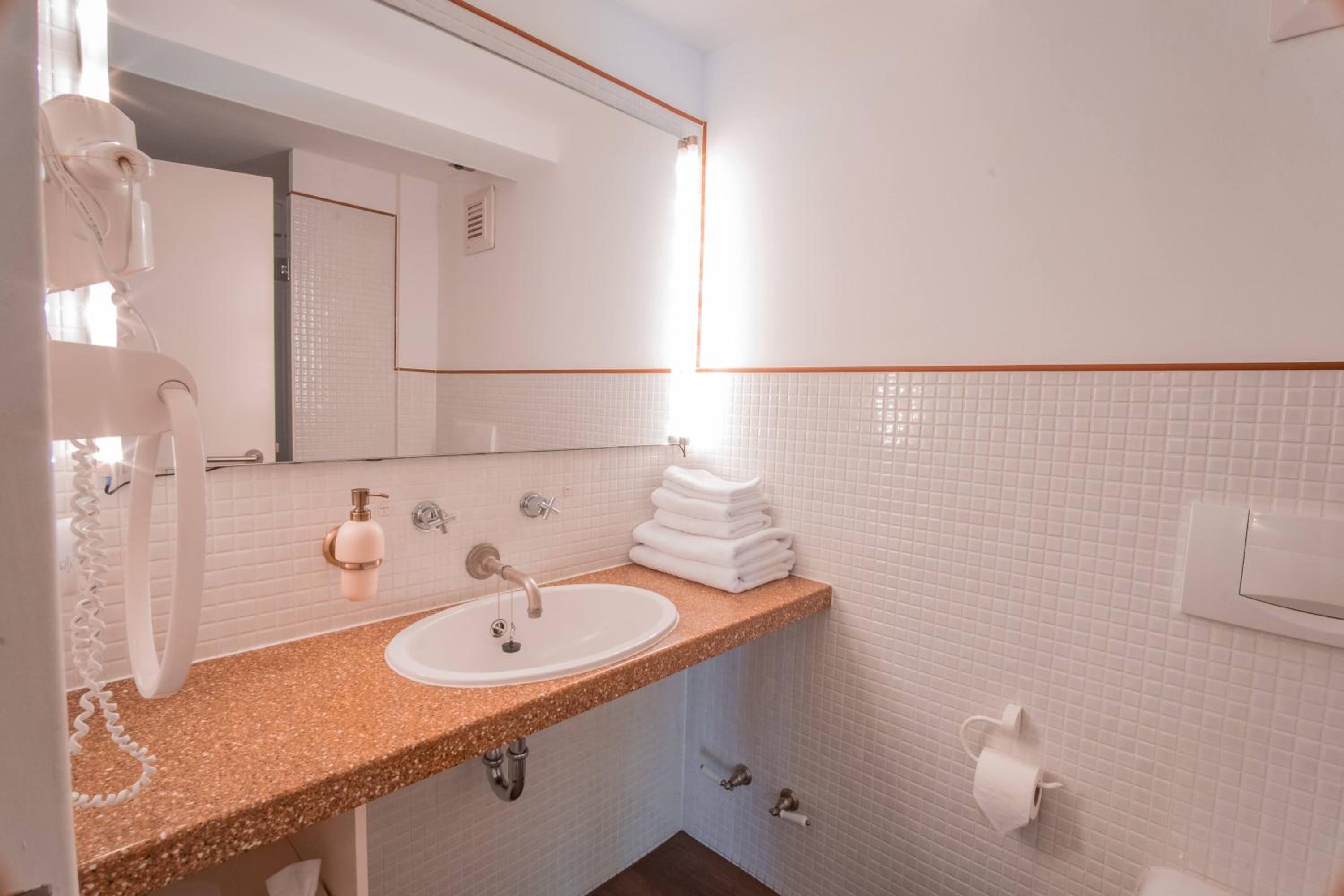 Deluxe Double Room - Photo 3