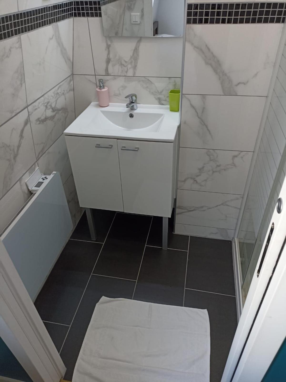 One-Bedroom Apartment - Photo 1