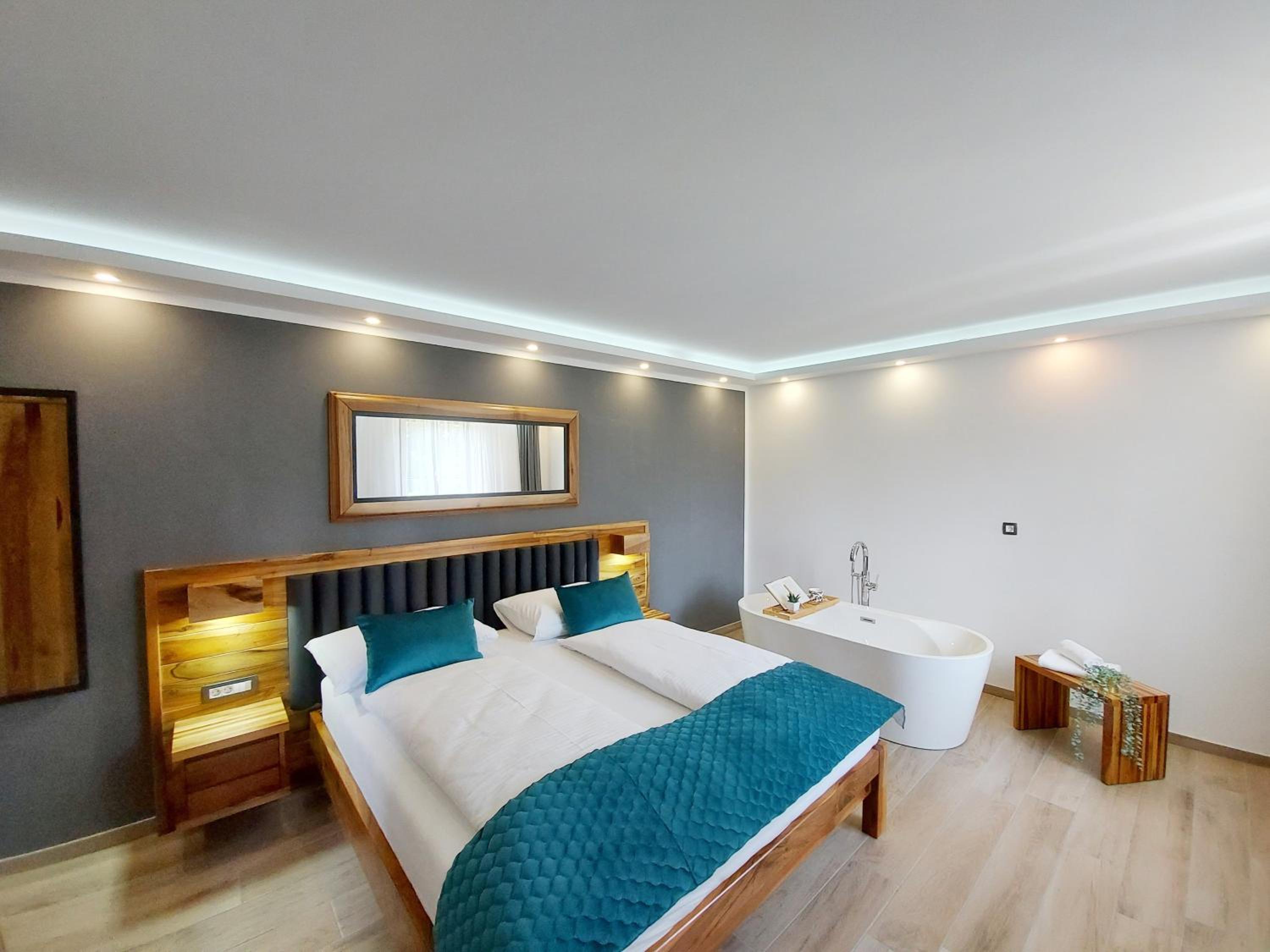 Superior Deluxe Double or Twin Room  - Photo 5