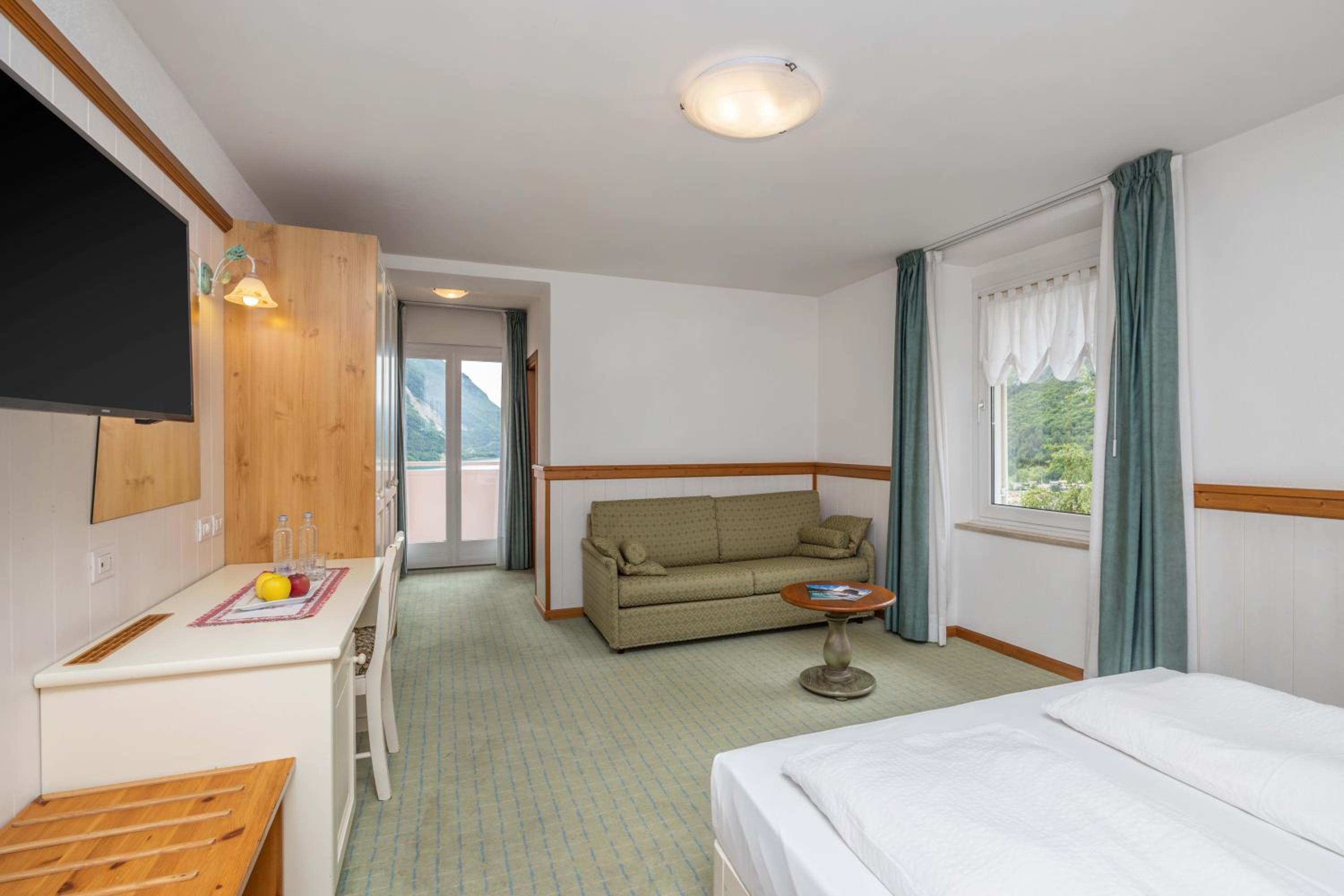 King Room with Mountain View photo 2
