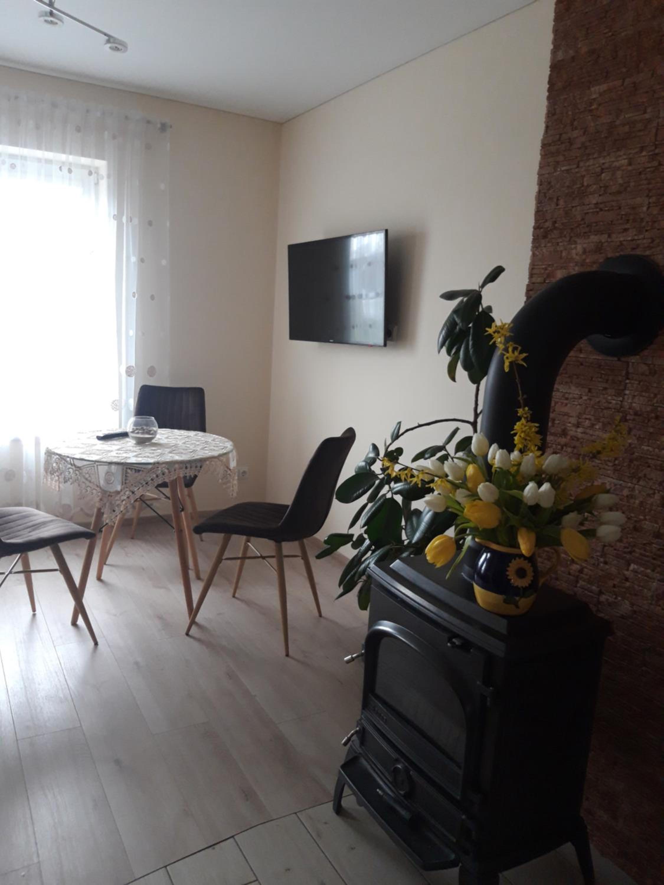 One-Bedroom Apartment - Photo 6