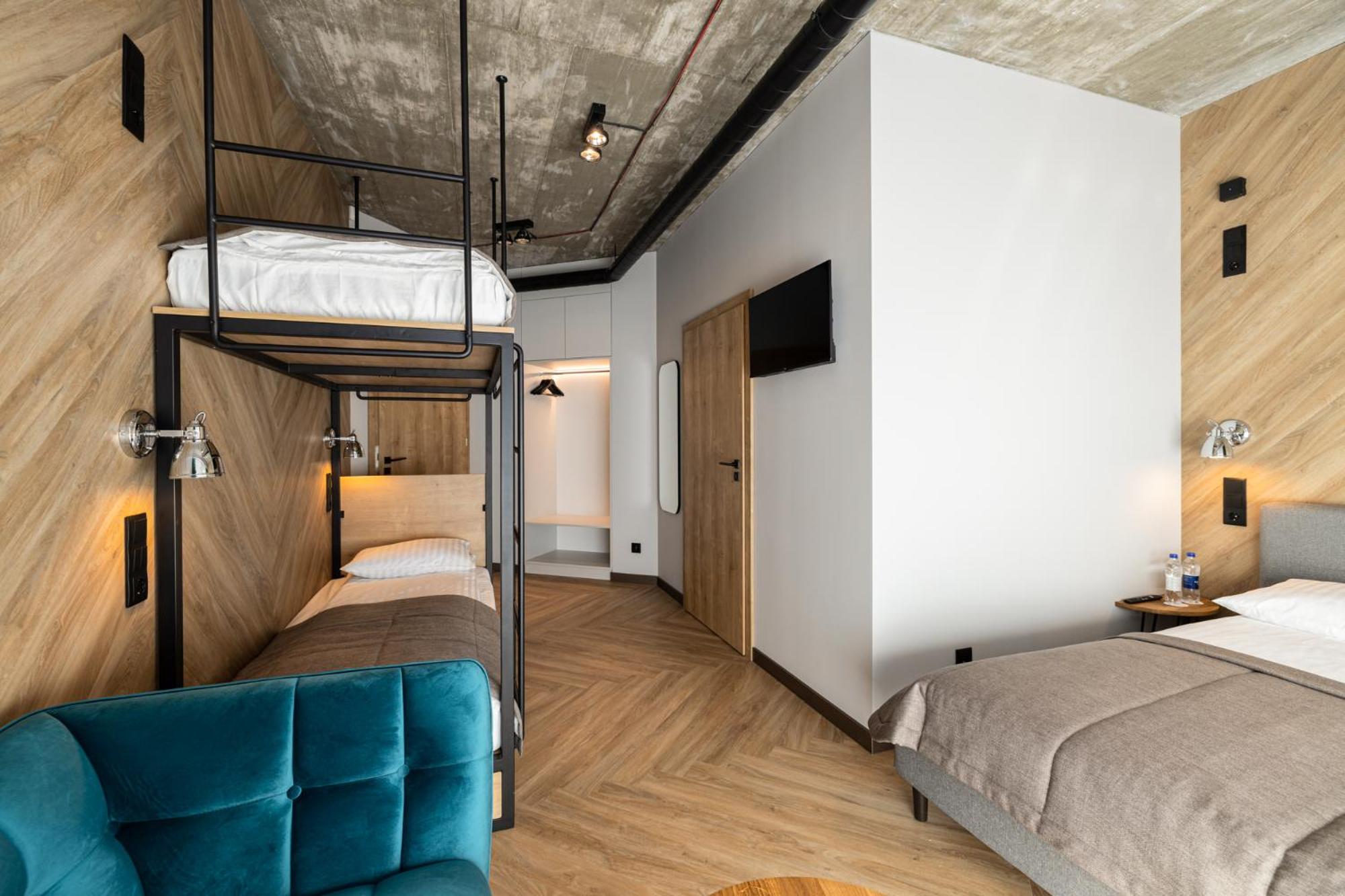 Quadruple Room with Private Bathroom photo 3