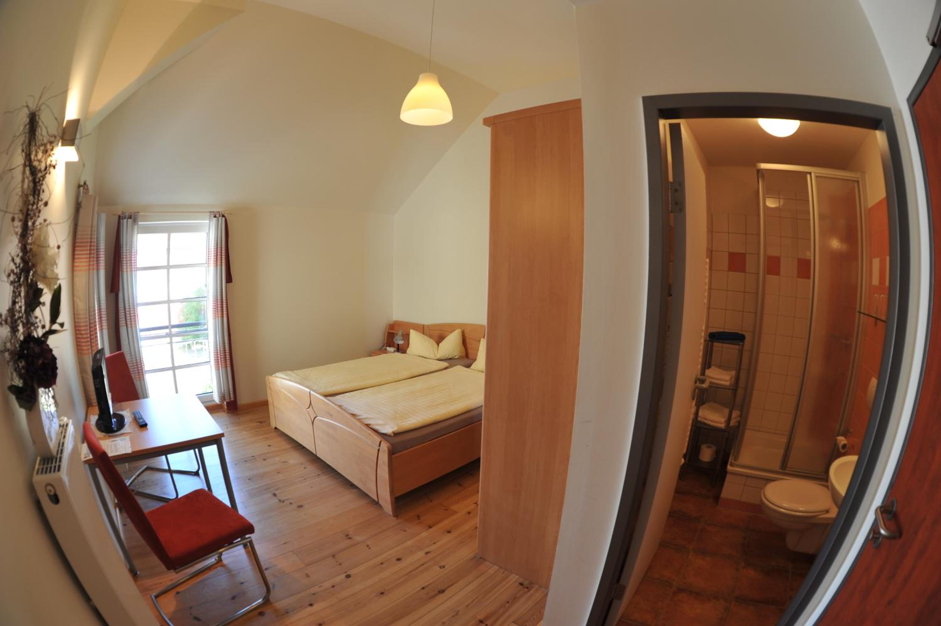 Double Room with Private Bathroom photo 3