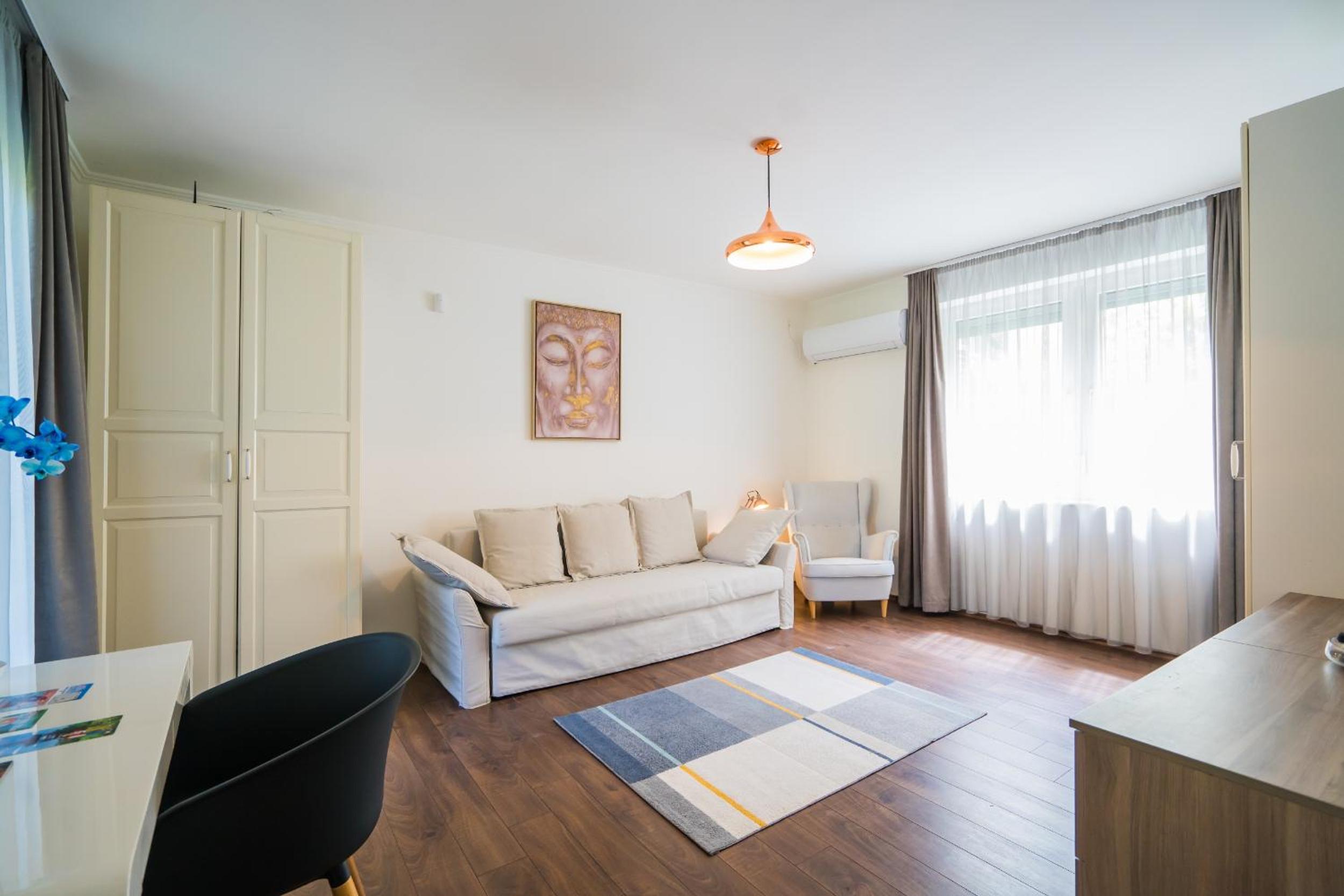 Apartment with Terrace - Photo 43