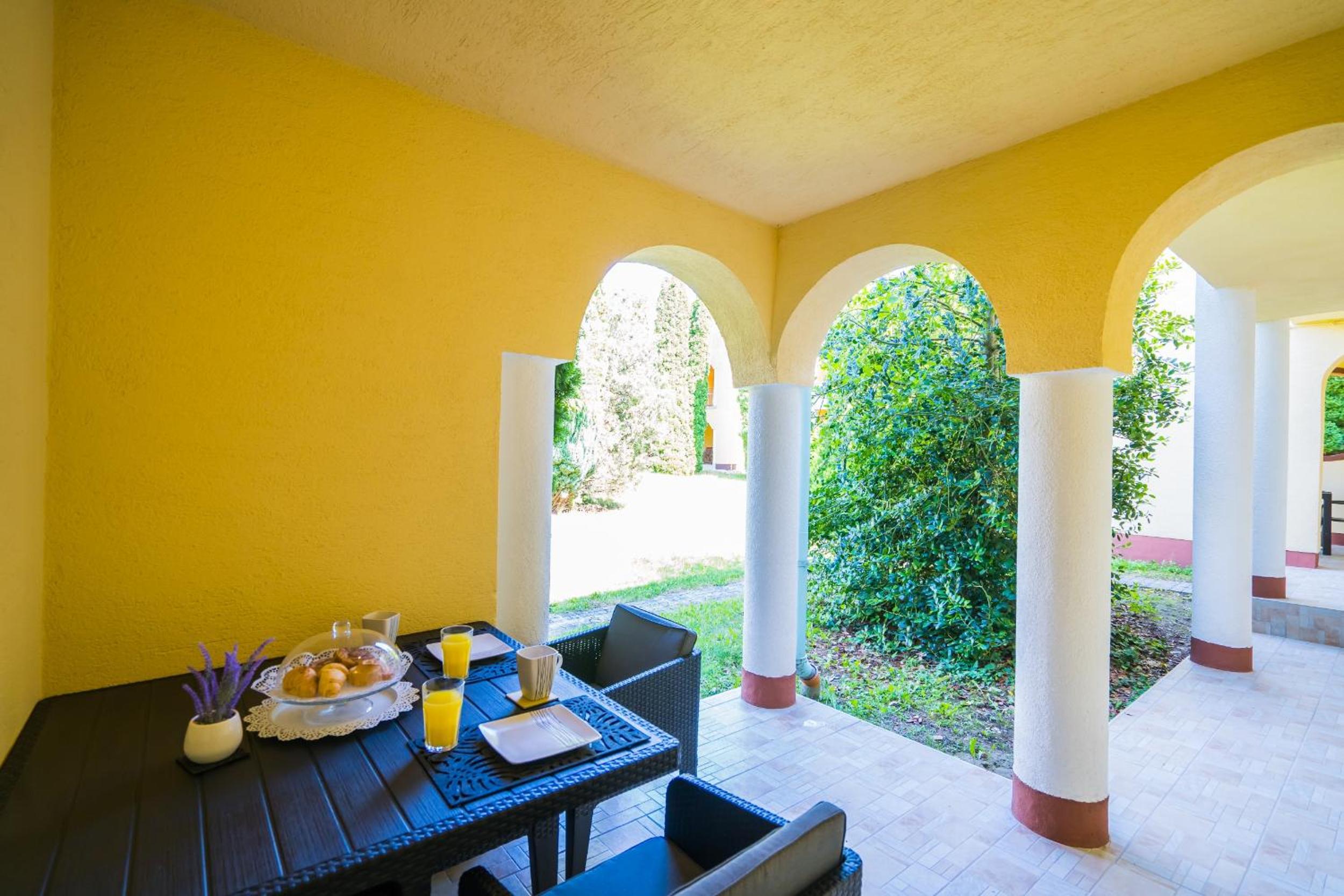 Apartment with Terrace - Photo 42