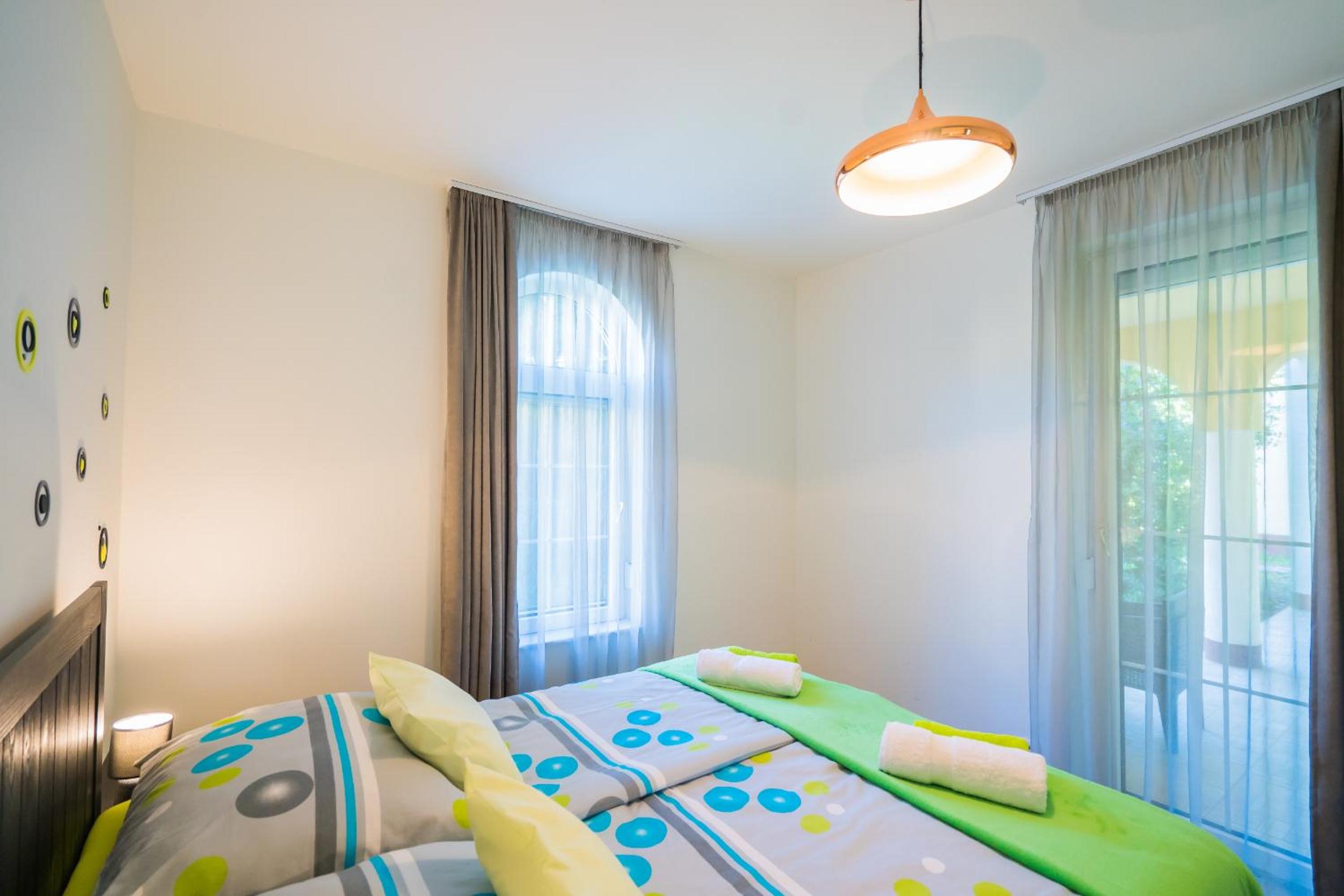 Apartment with Terrace - Photo 35