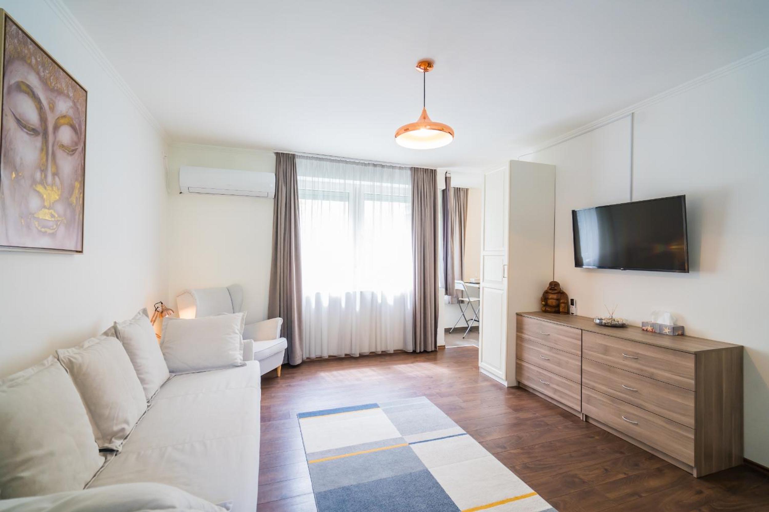 Apartment with Terrace - Photo 1