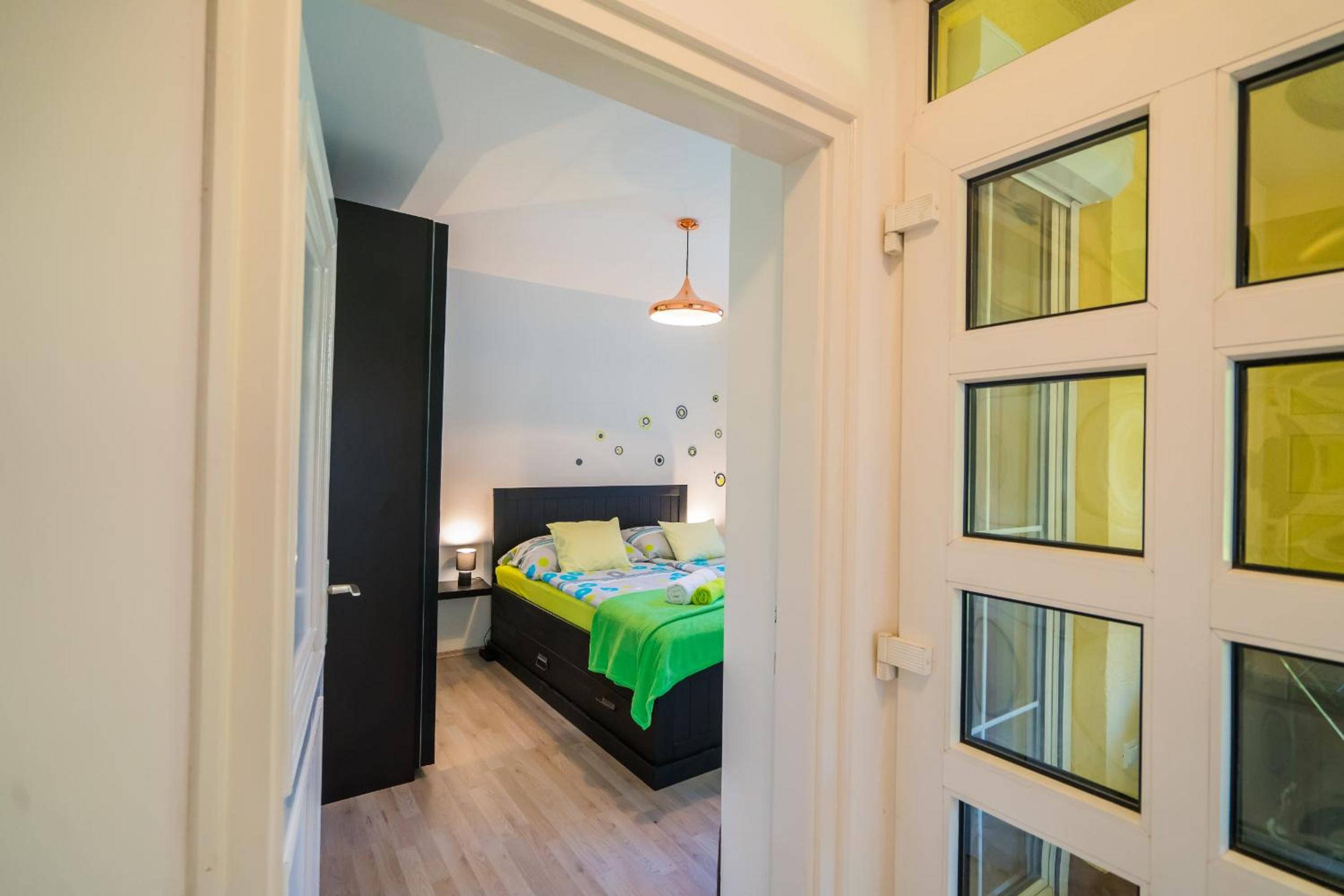 Apartment with Terrace - Photo 33
