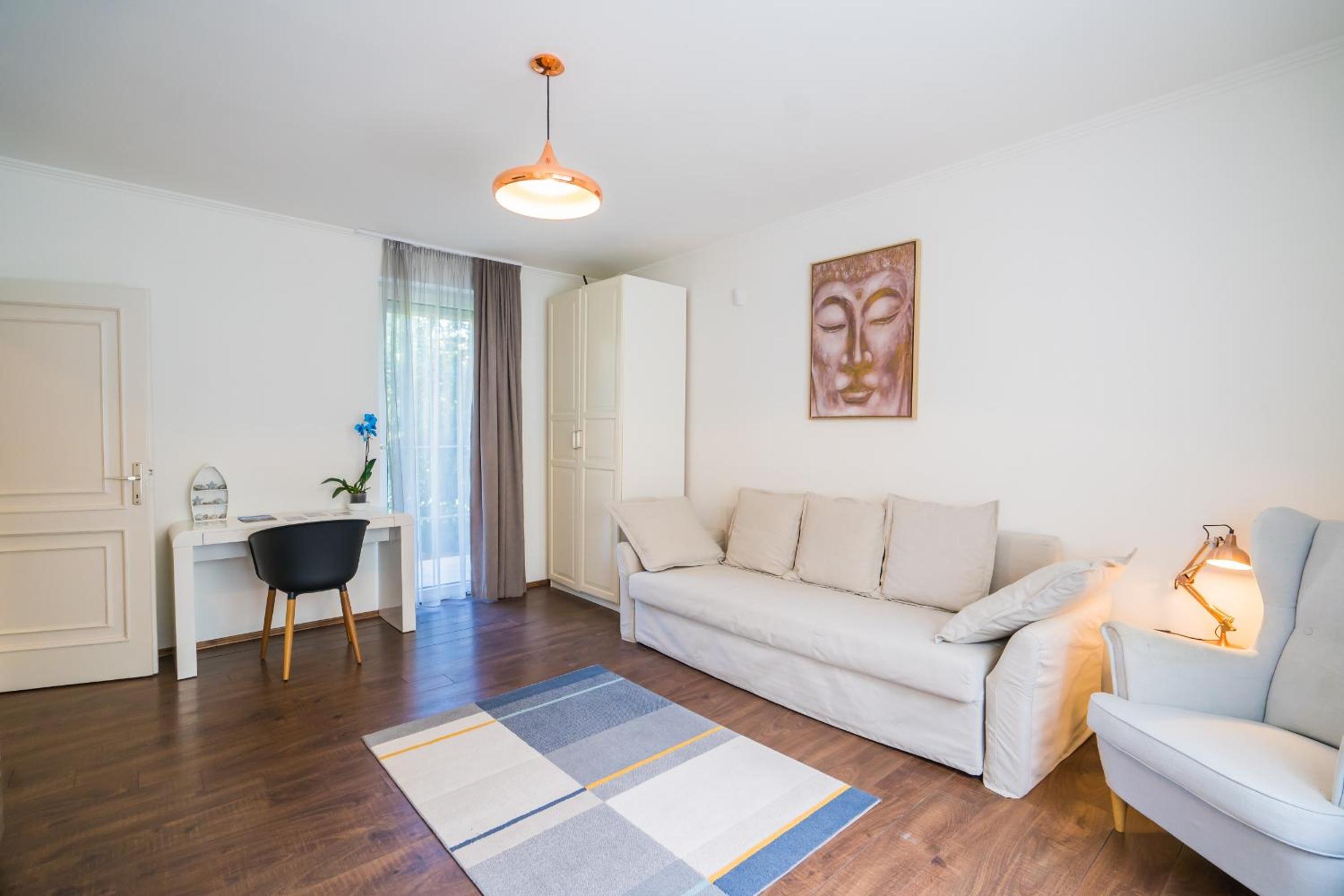Apartment with Terrace - Photo 29