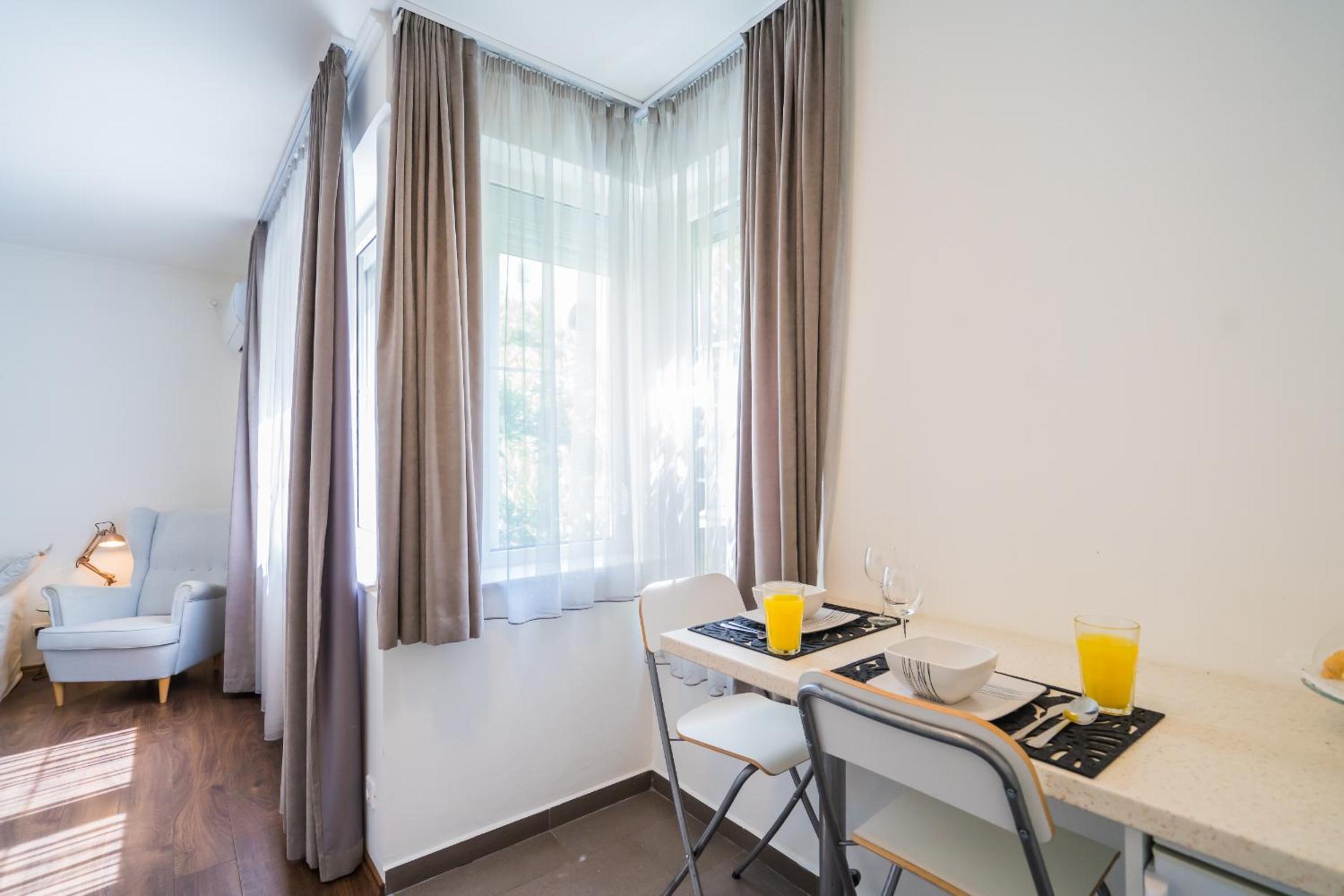 Apartment with Terrace - Photo 24