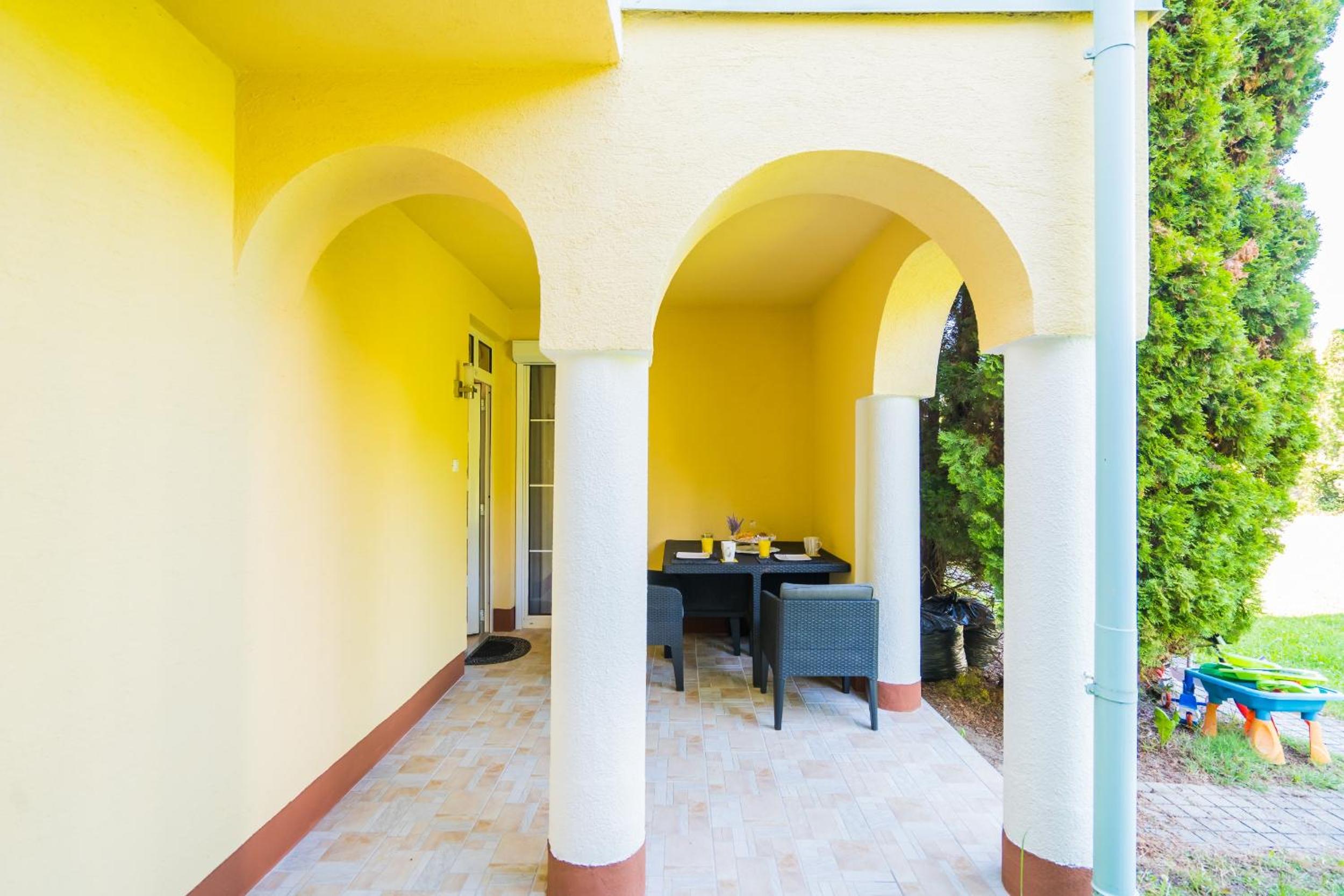 Apartment with Terrace - Photo 23
