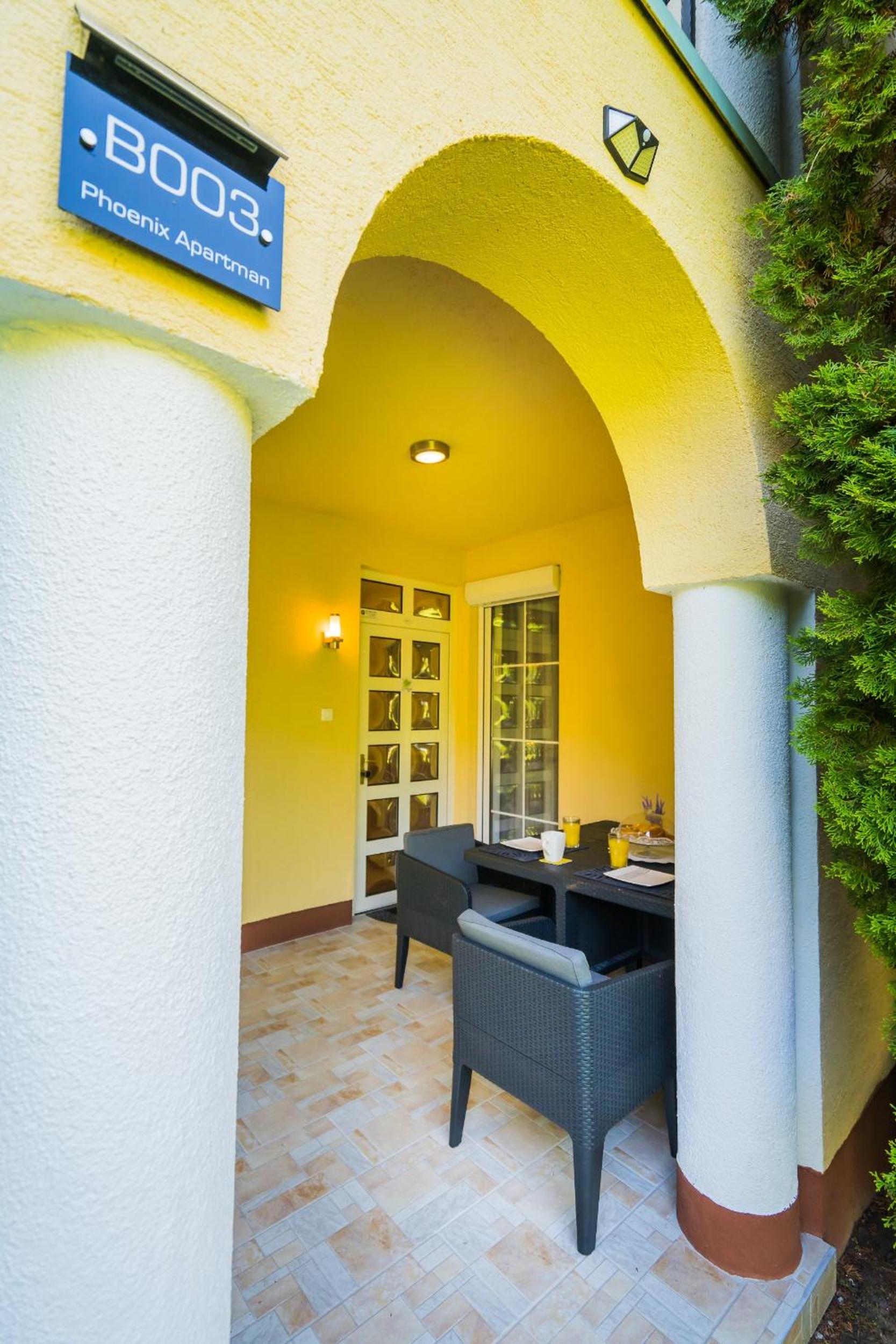 Apartment with Terrace - Photo 22