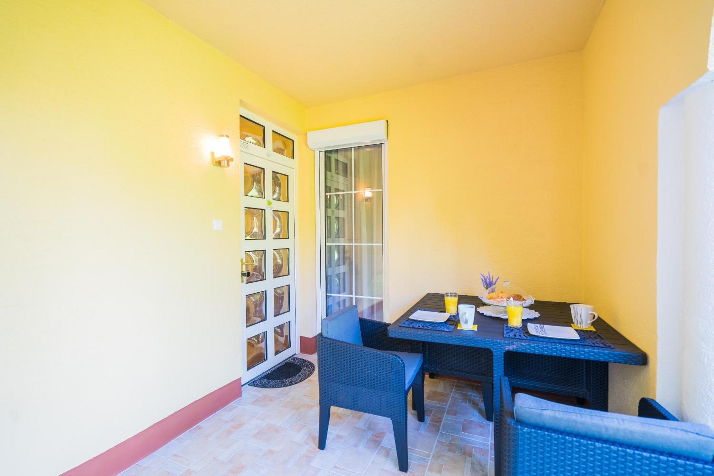 Apartment with Terrace - Photo 44