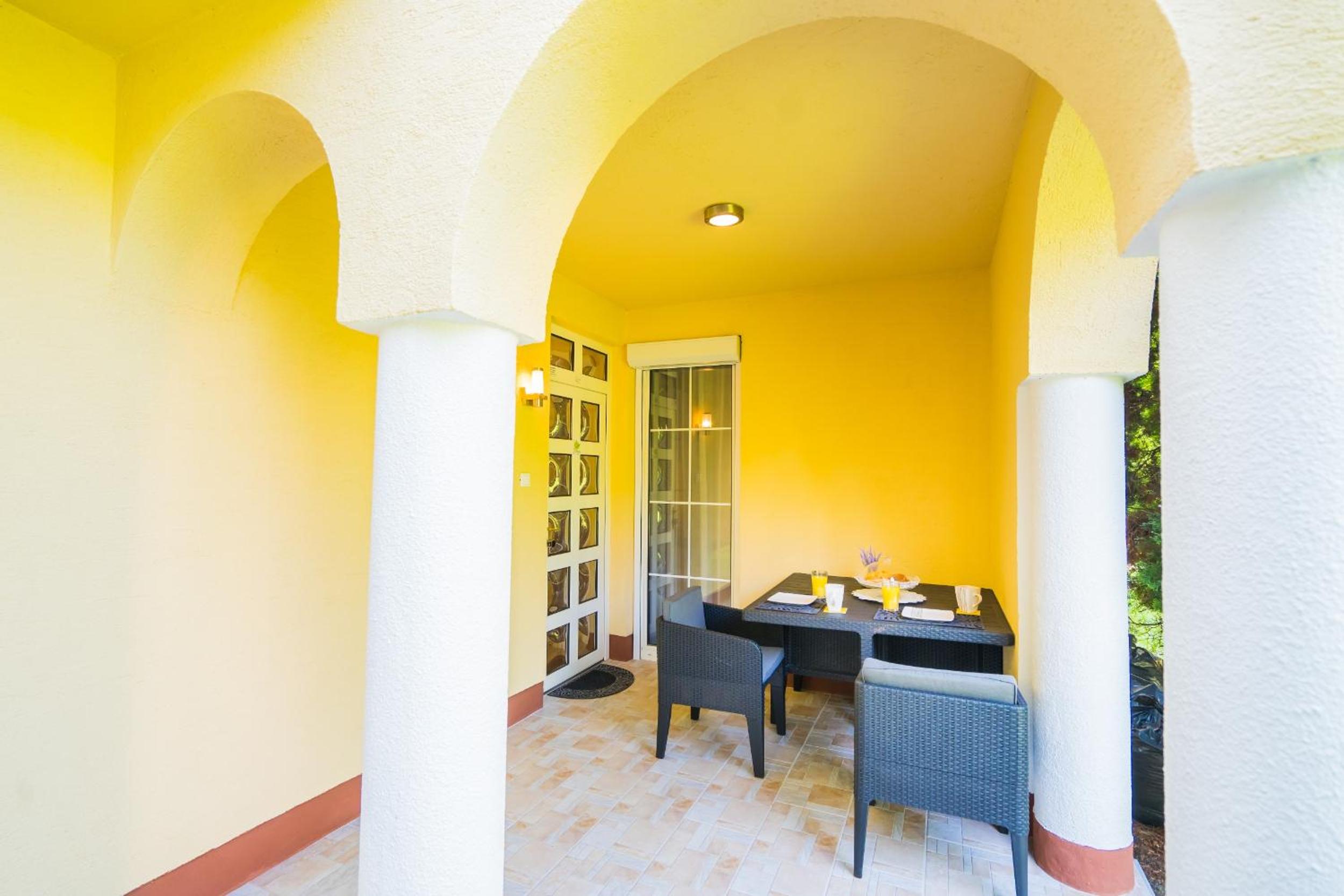 Apartment with Terrace - Photo 7
