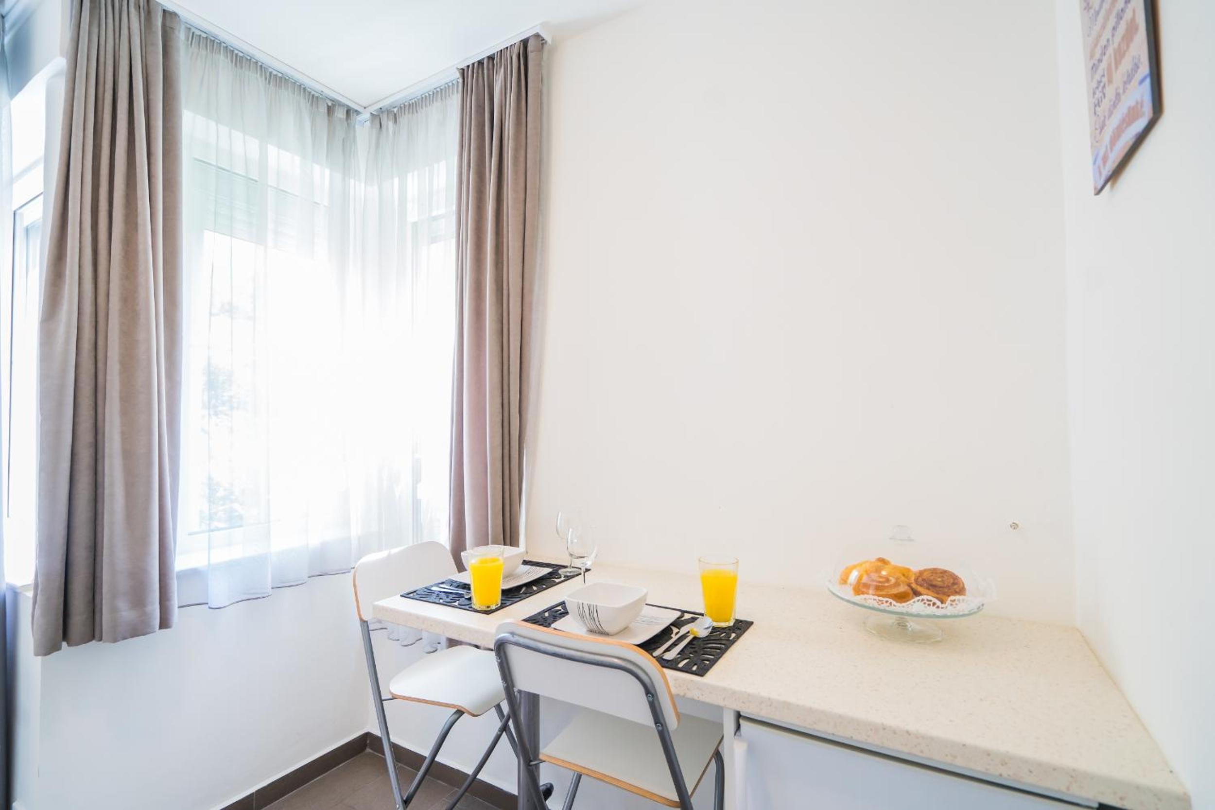 Apartment with Terrace - Photo 8