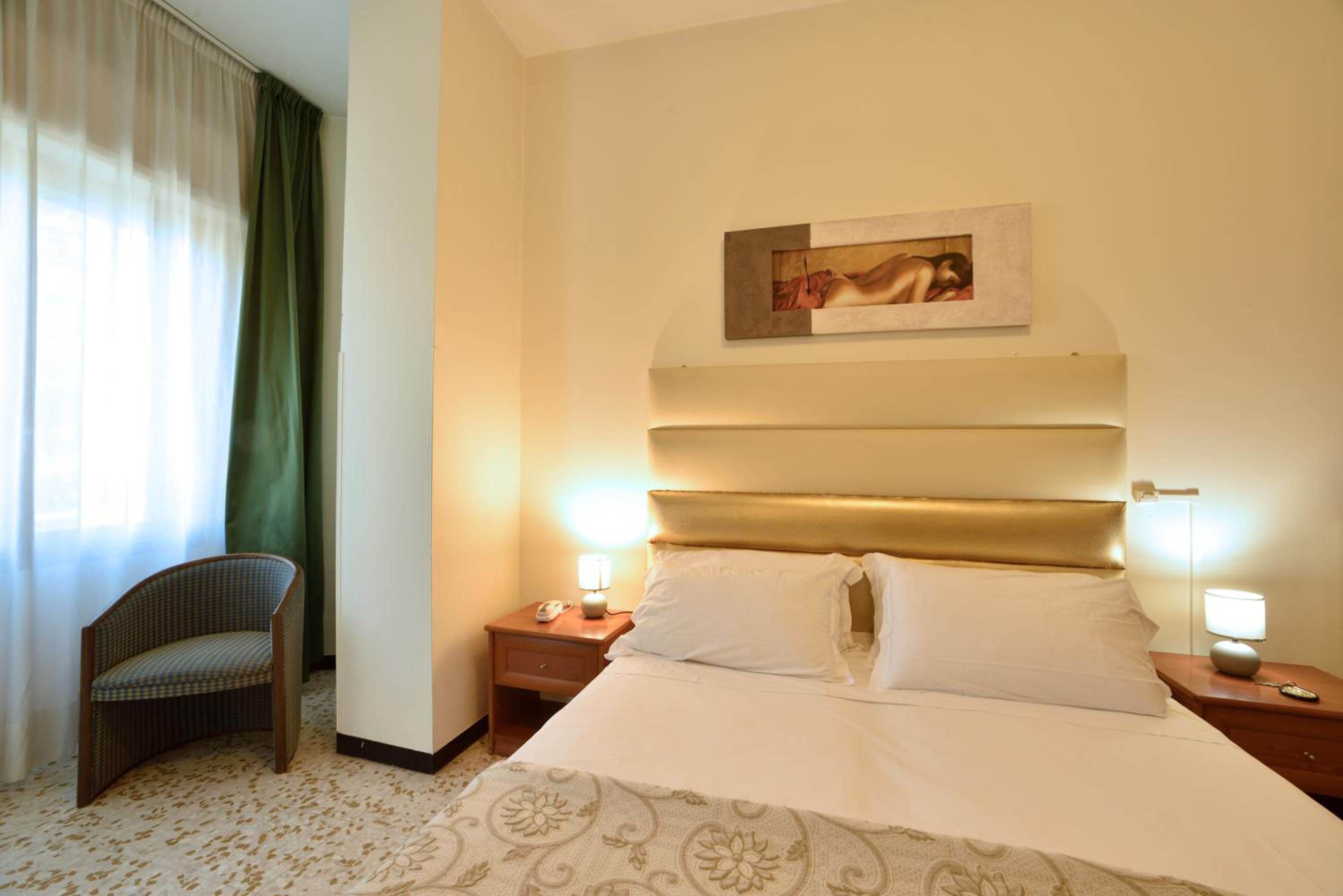 Double Room with Private Bathroom - Photo 5