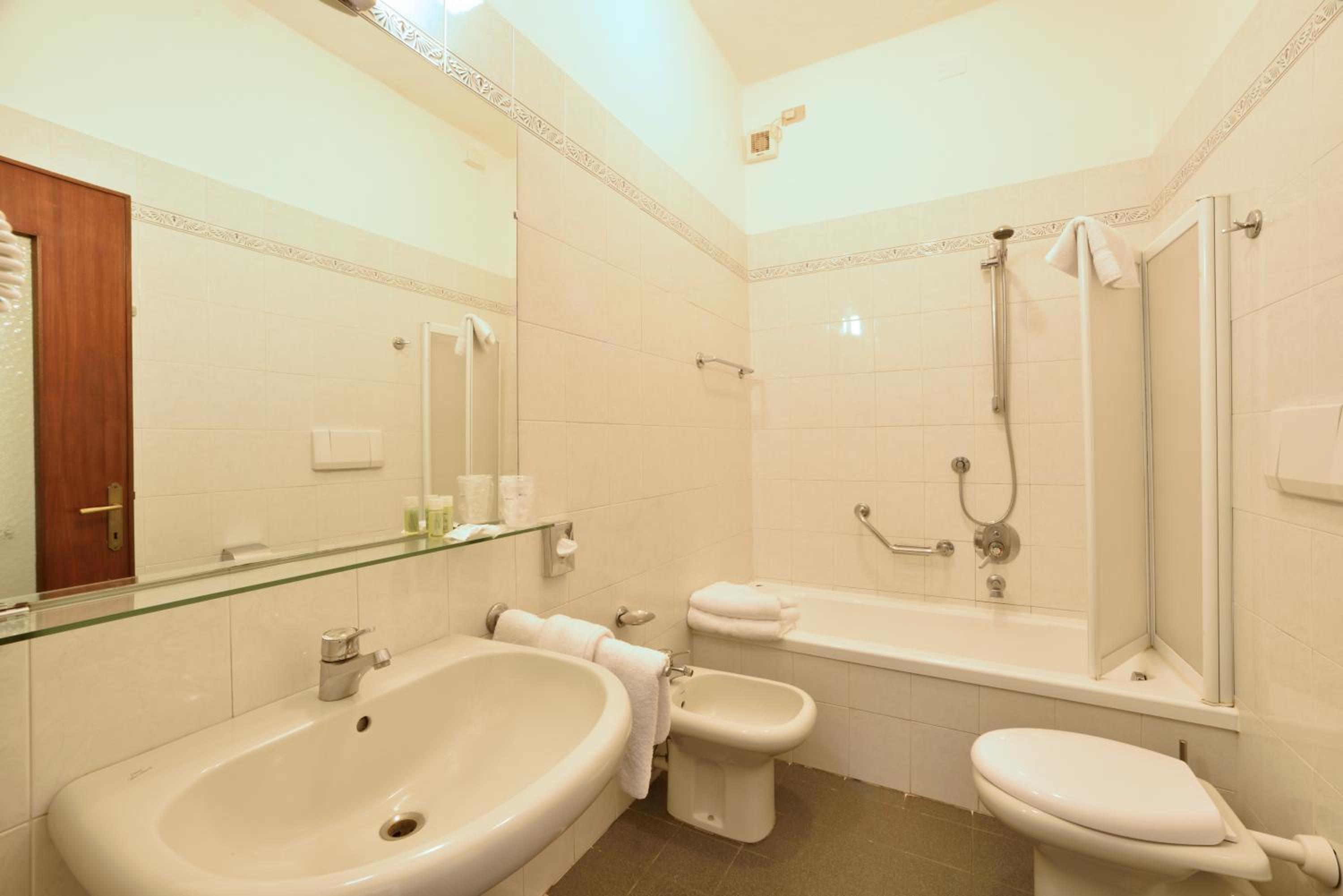 Classic Quadruple Room - Photo 4