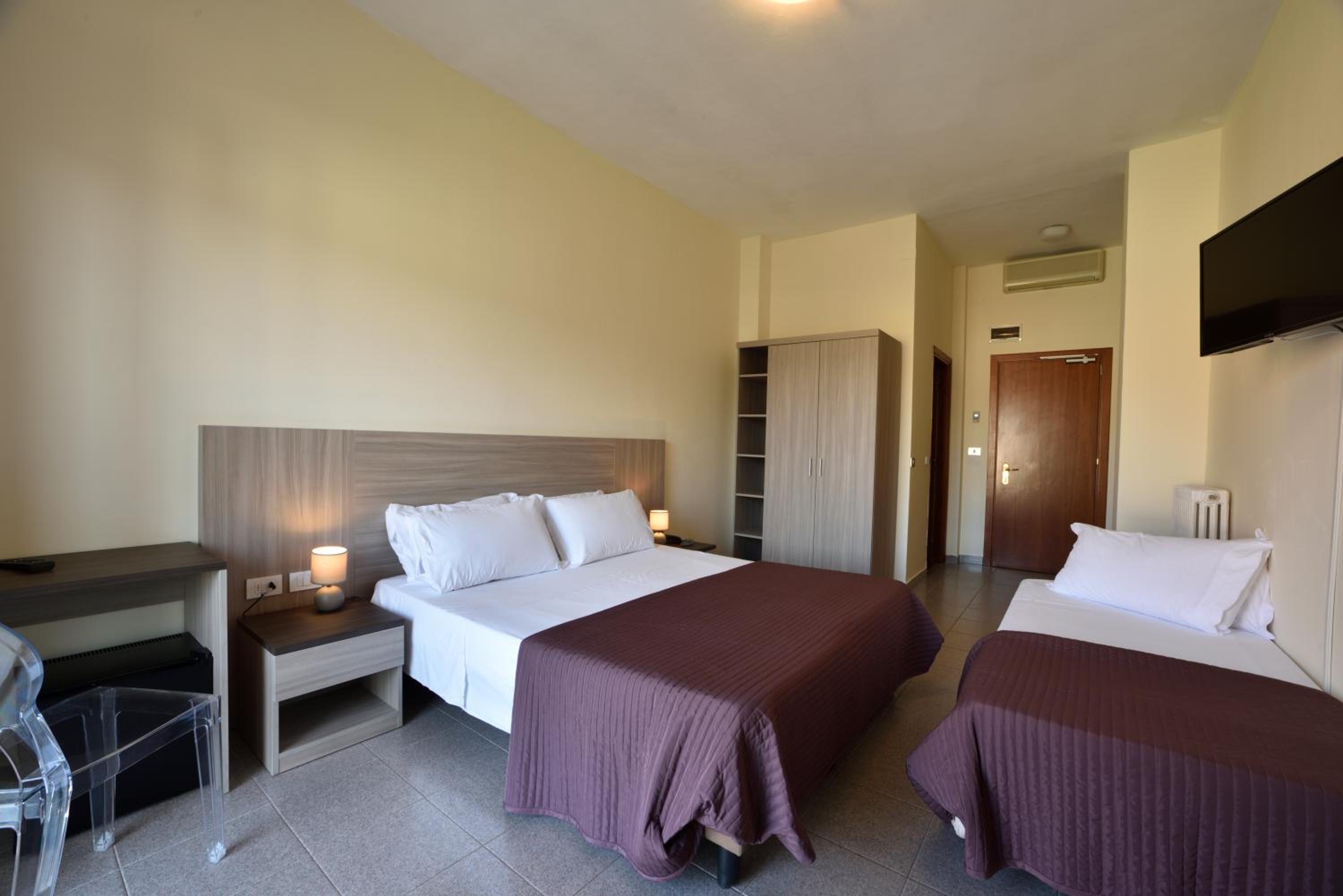 Classic Quadruple Room - Photo 1